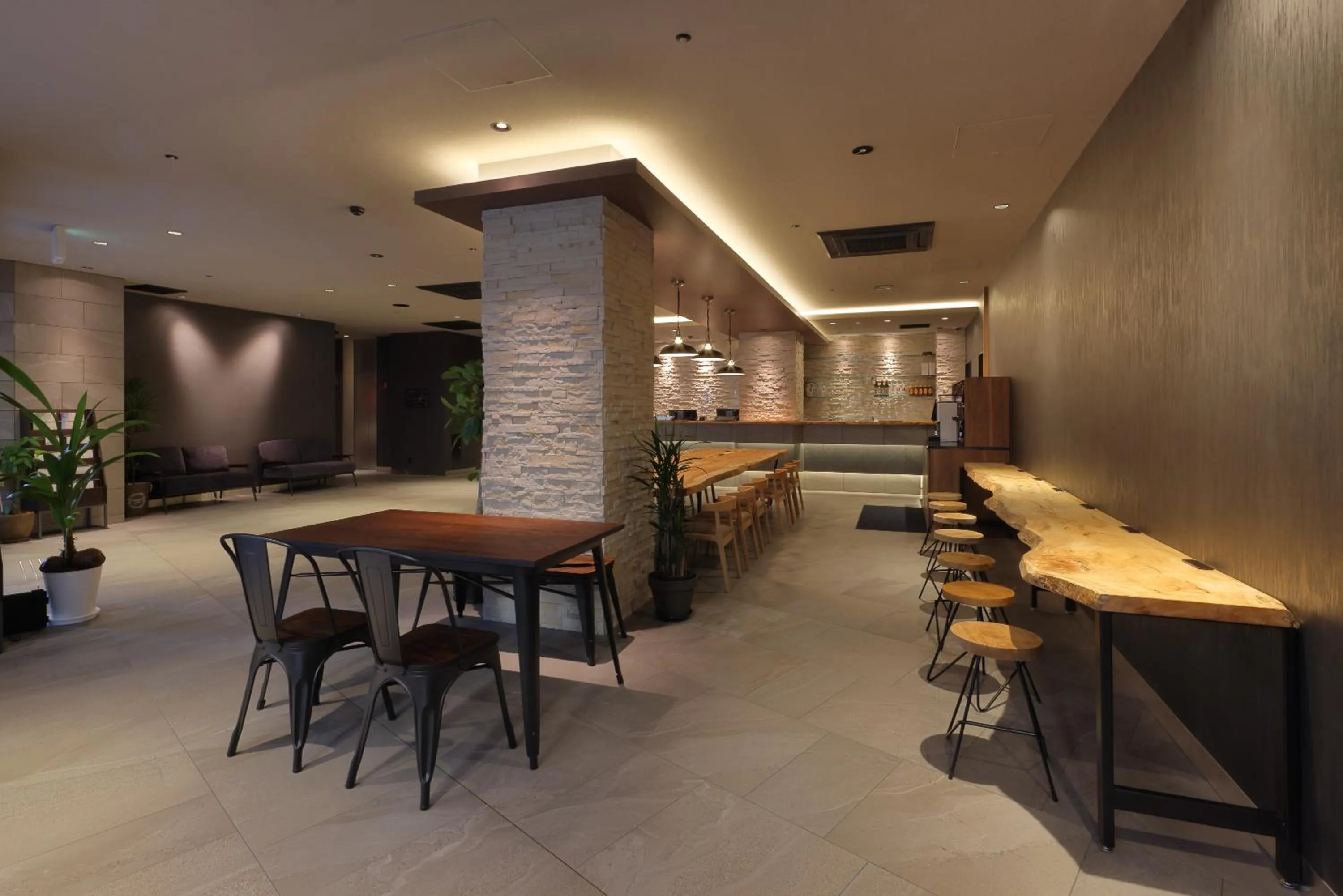 Restaurant/places to eat in Hotel SUI Kobe Sannomiya by ABEST