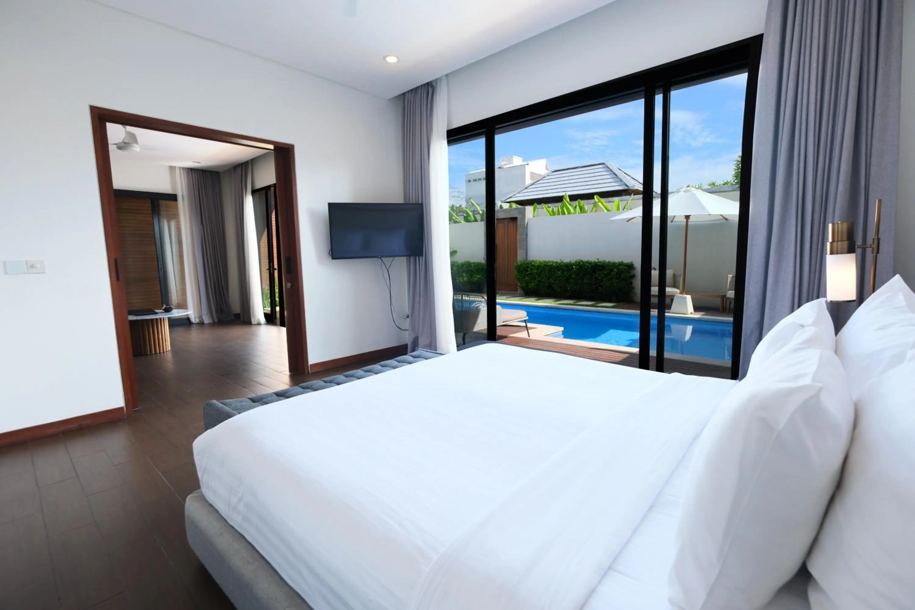 Bed in The Claremont Luxury Villas