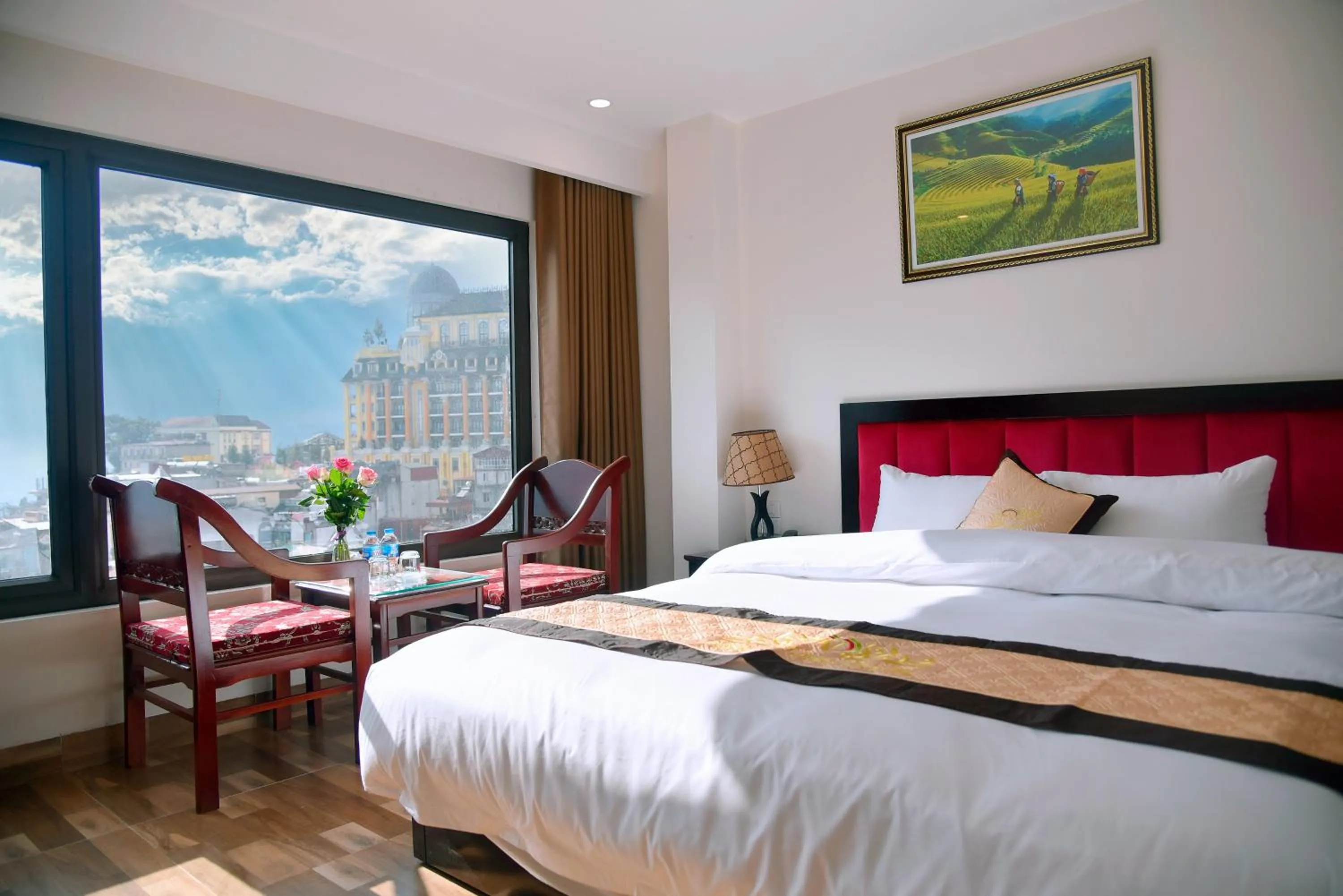 View (from property/room), Bed in SAPA KING HOTEL HUNG VUONG HOTEl
