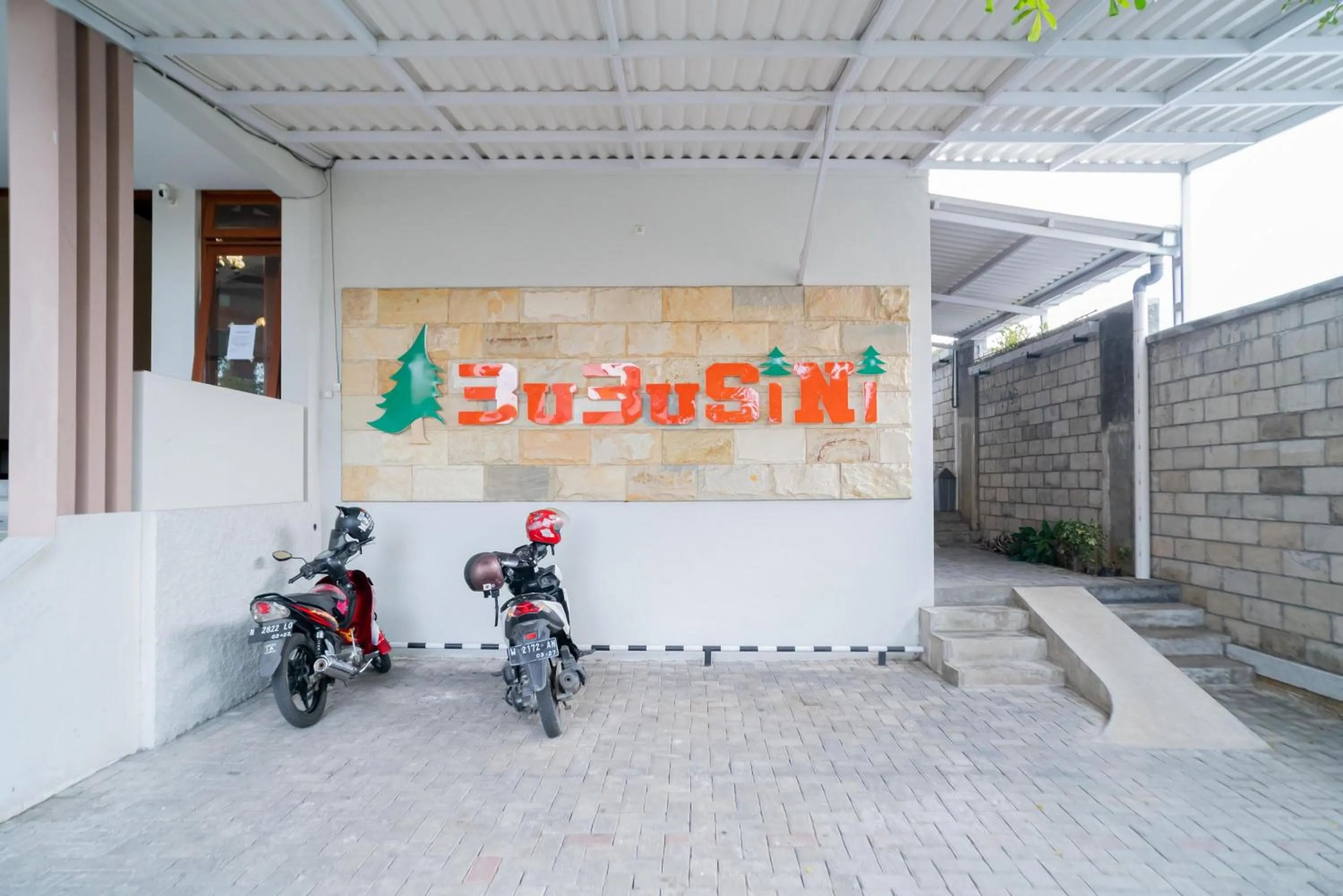 Property building in Urbanview Hotel Bubusini Batu by RedDoorz