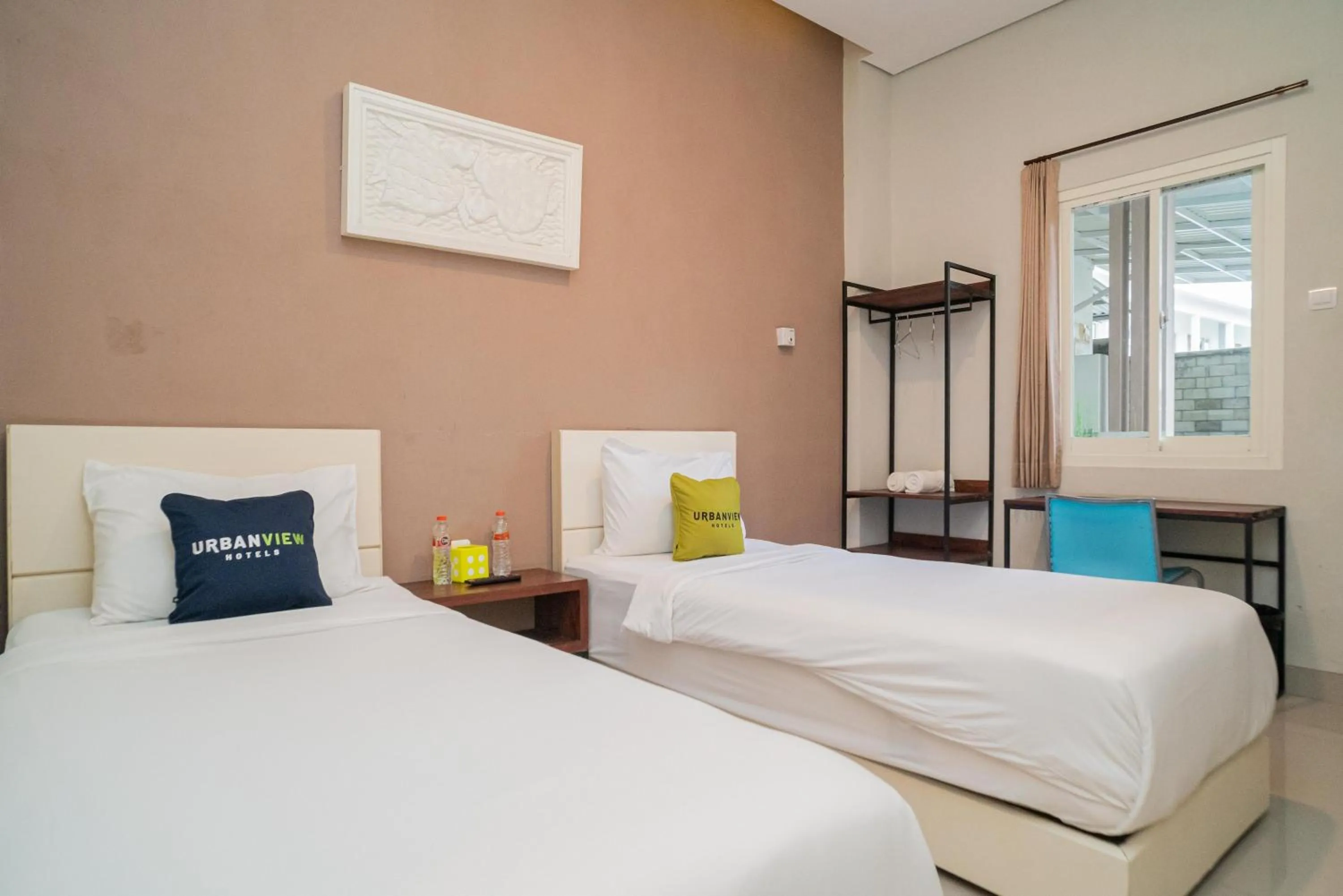 Bedroom, Bed in Urbanview Hotel Bubusini Batu by RedDoorz