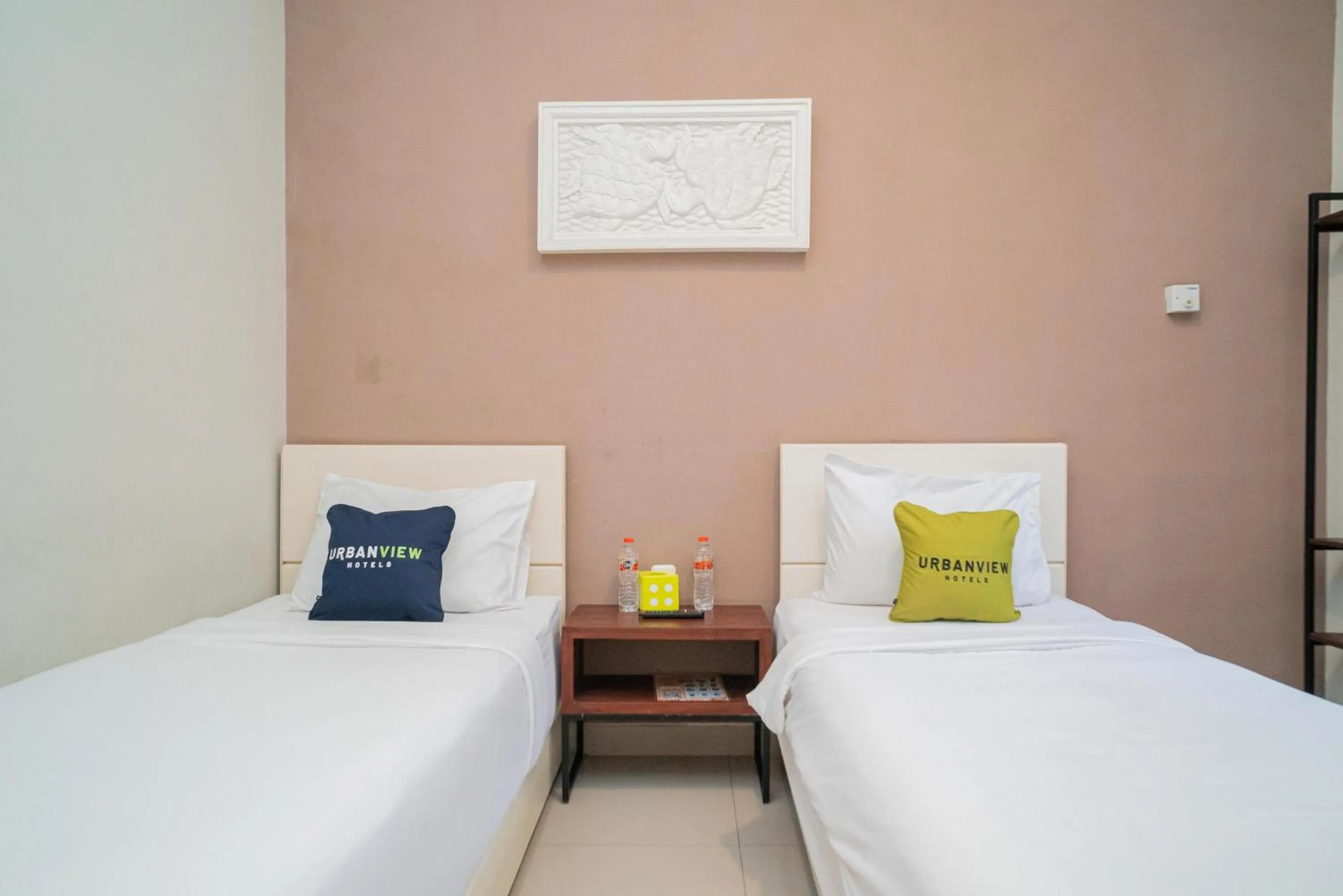 Bedroom, Bed in Urbanview Hotel Bubusini Batu by RedDoorz