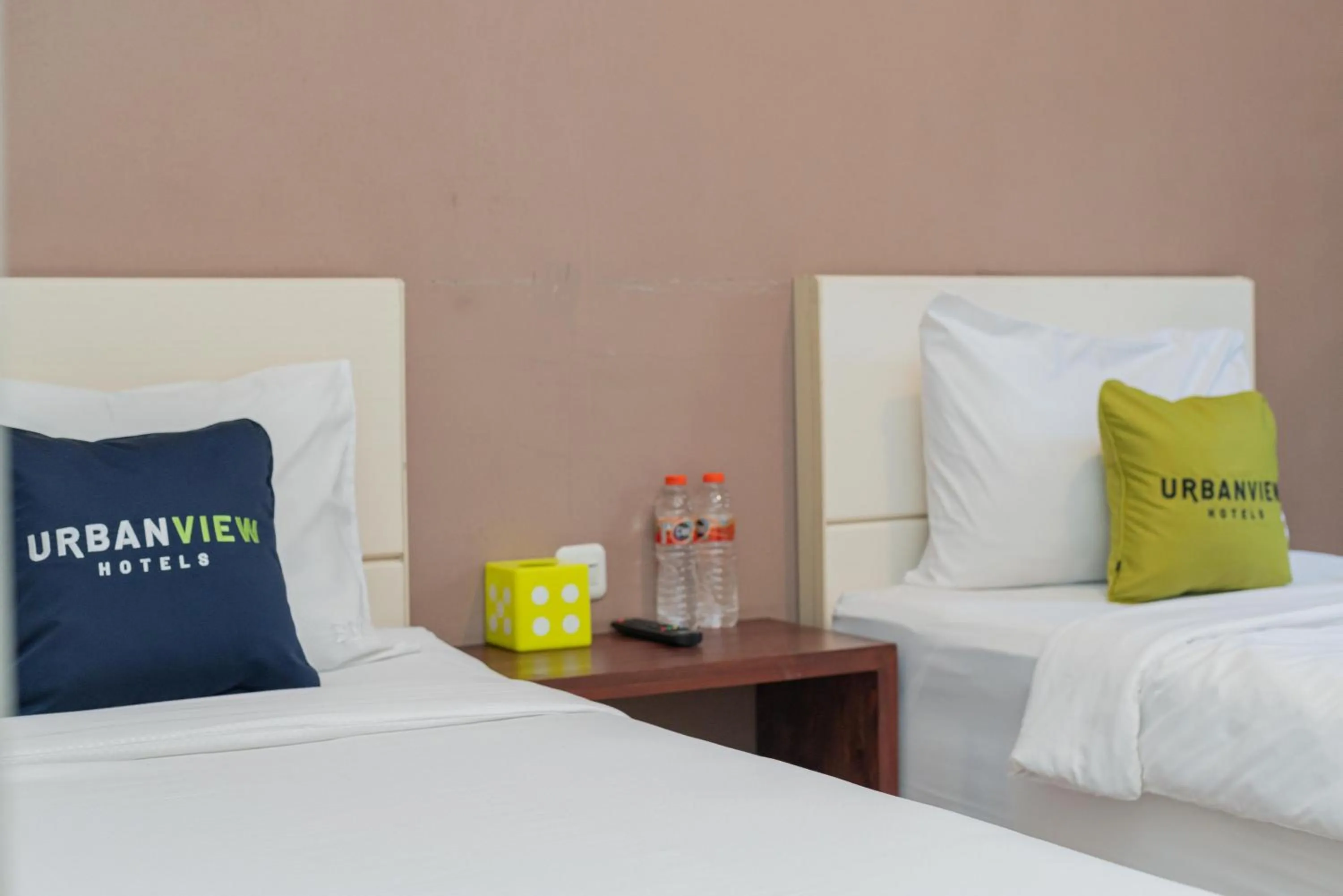 Bedroom, Bed in Urbanview Hotel Bubusini Batu by RedDoorz