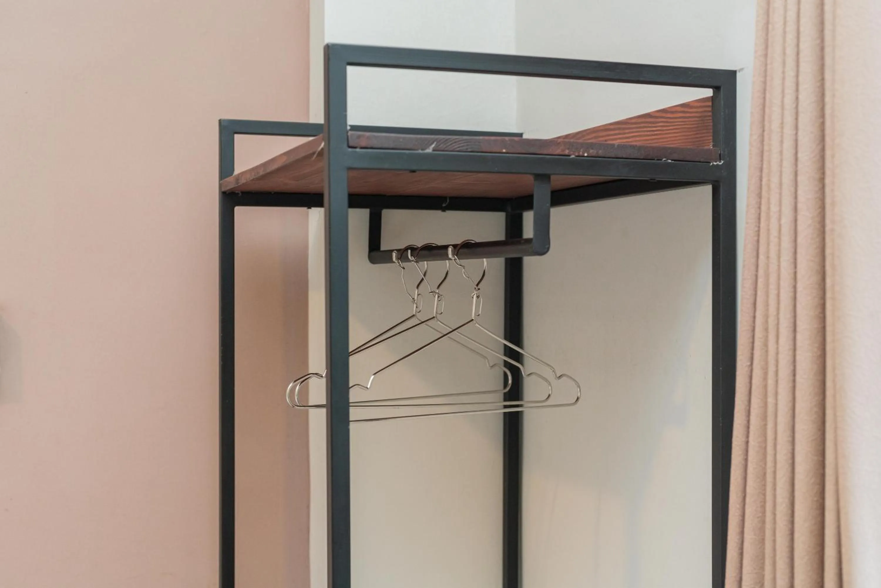 wardrobe in Urbanview Hotel Bubusini Batu by RedDoorz