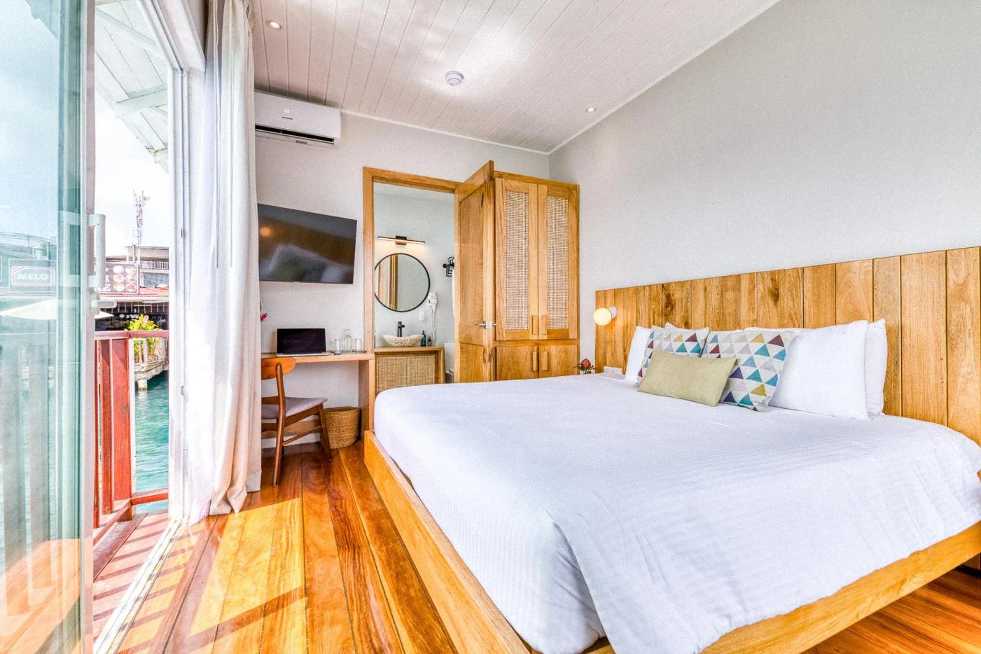 Bedroom, Bed in Tropical Suites Hotel