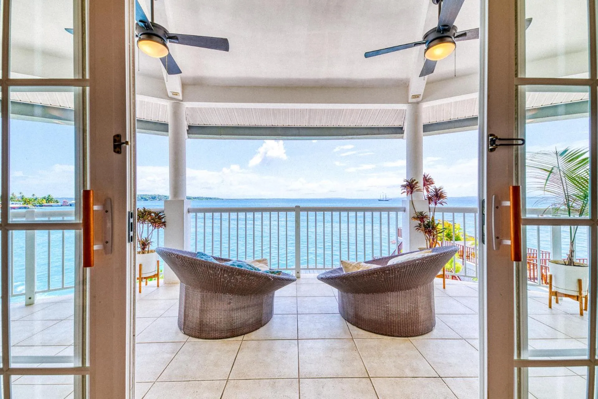 Balcony/Terrace in Tropical Suites Hotel