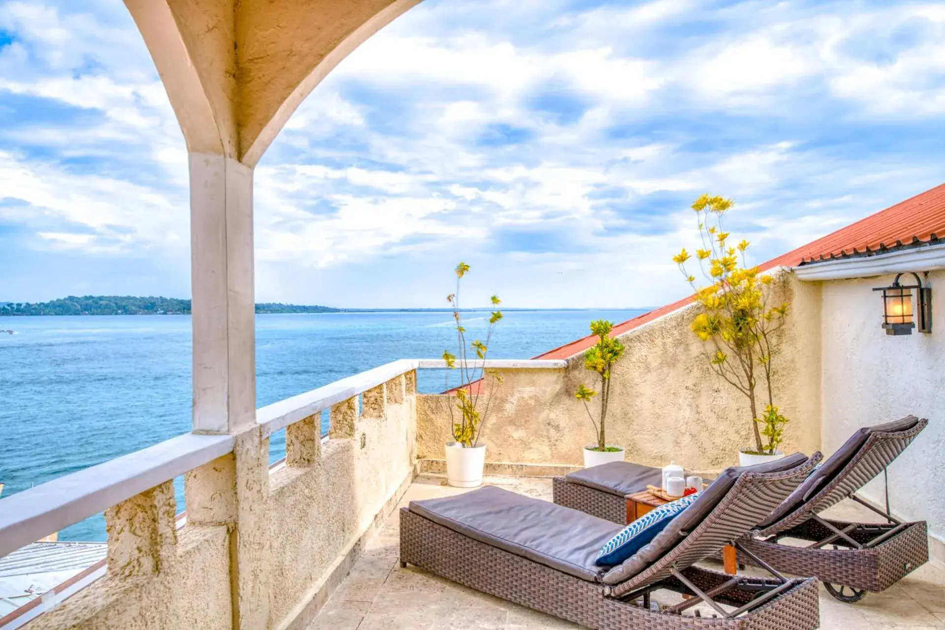 Two-Bedroom Penthouse with Ocean View in Tropical Suites Hotel Two-Bedroom Penthouse with Ocean View in Tropical Suites Hotel