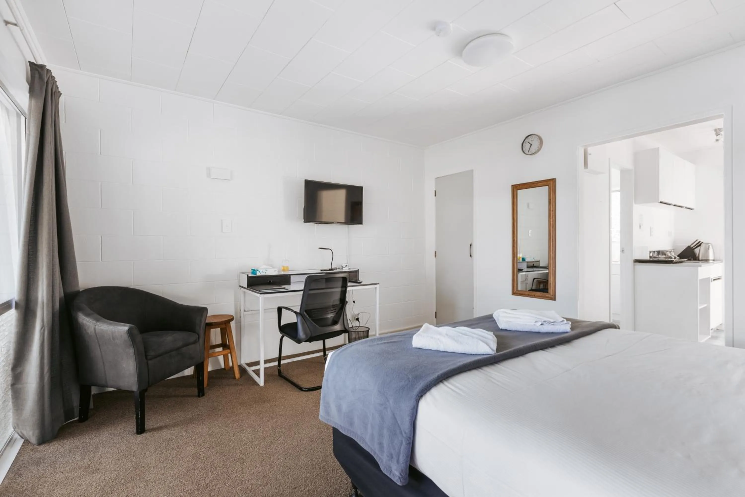 Bed in Roselands Motel