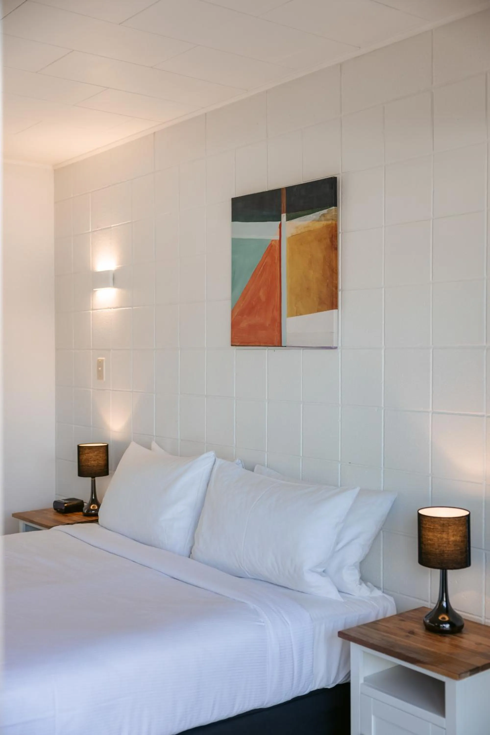 Bed in Roselands Motel