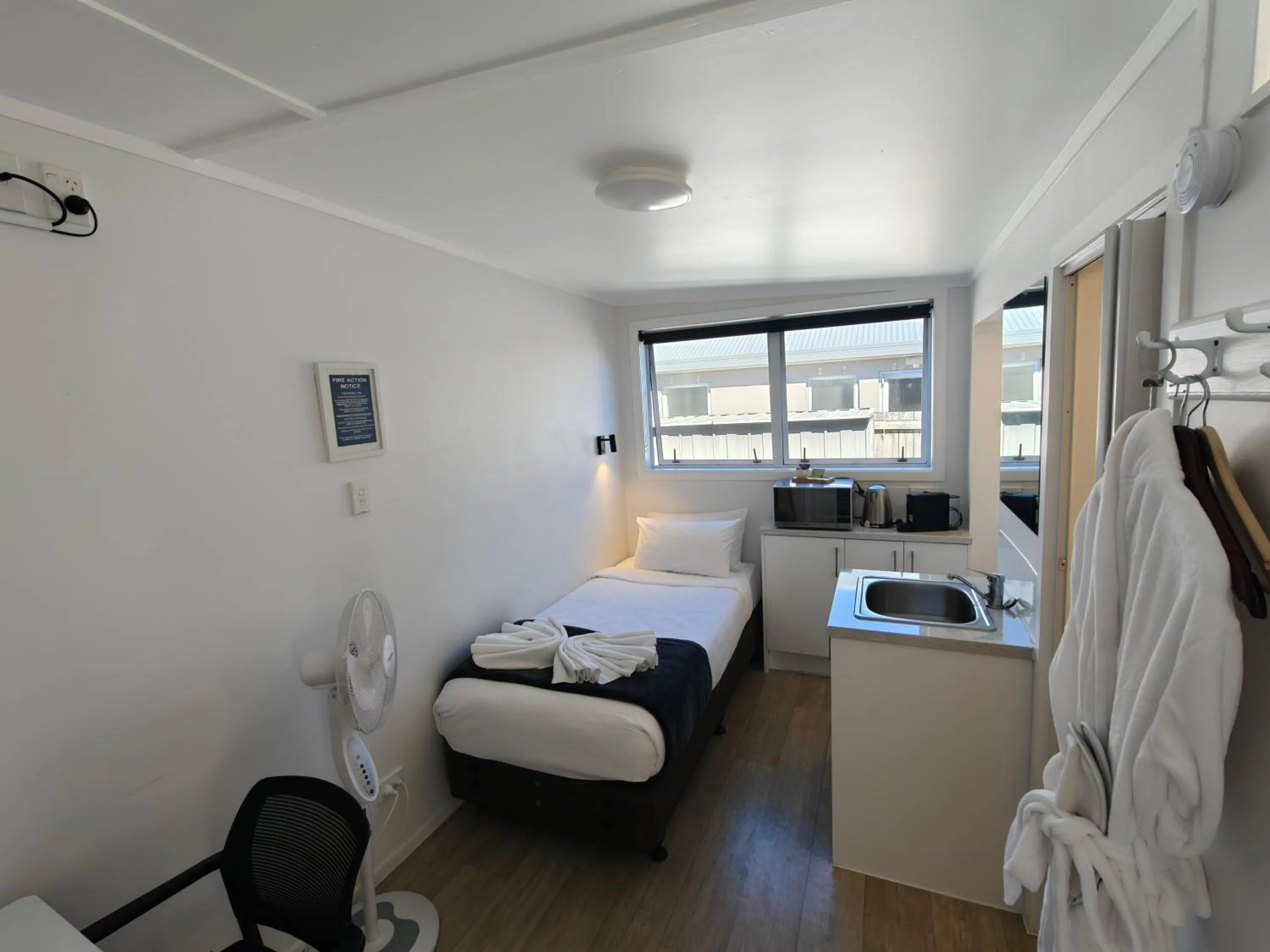 Bed in Roselands Motel