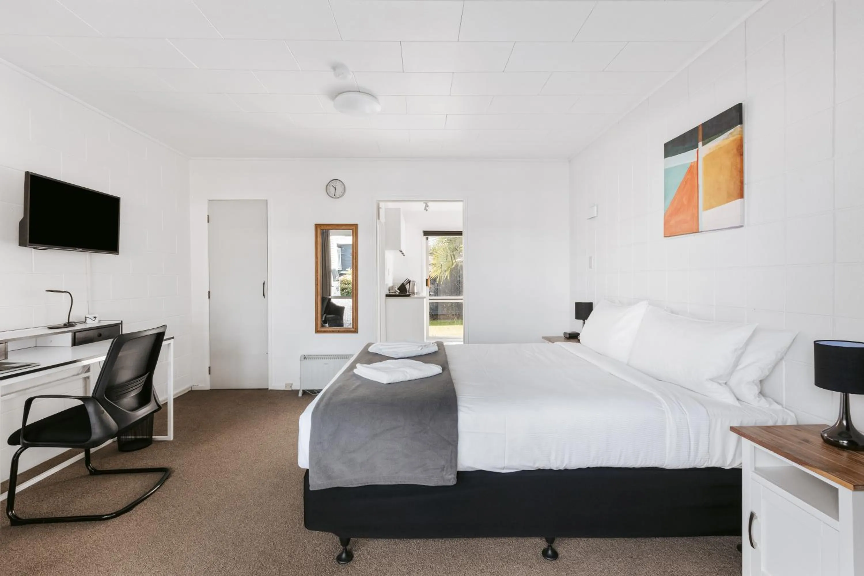 Bed in Roselands Motel