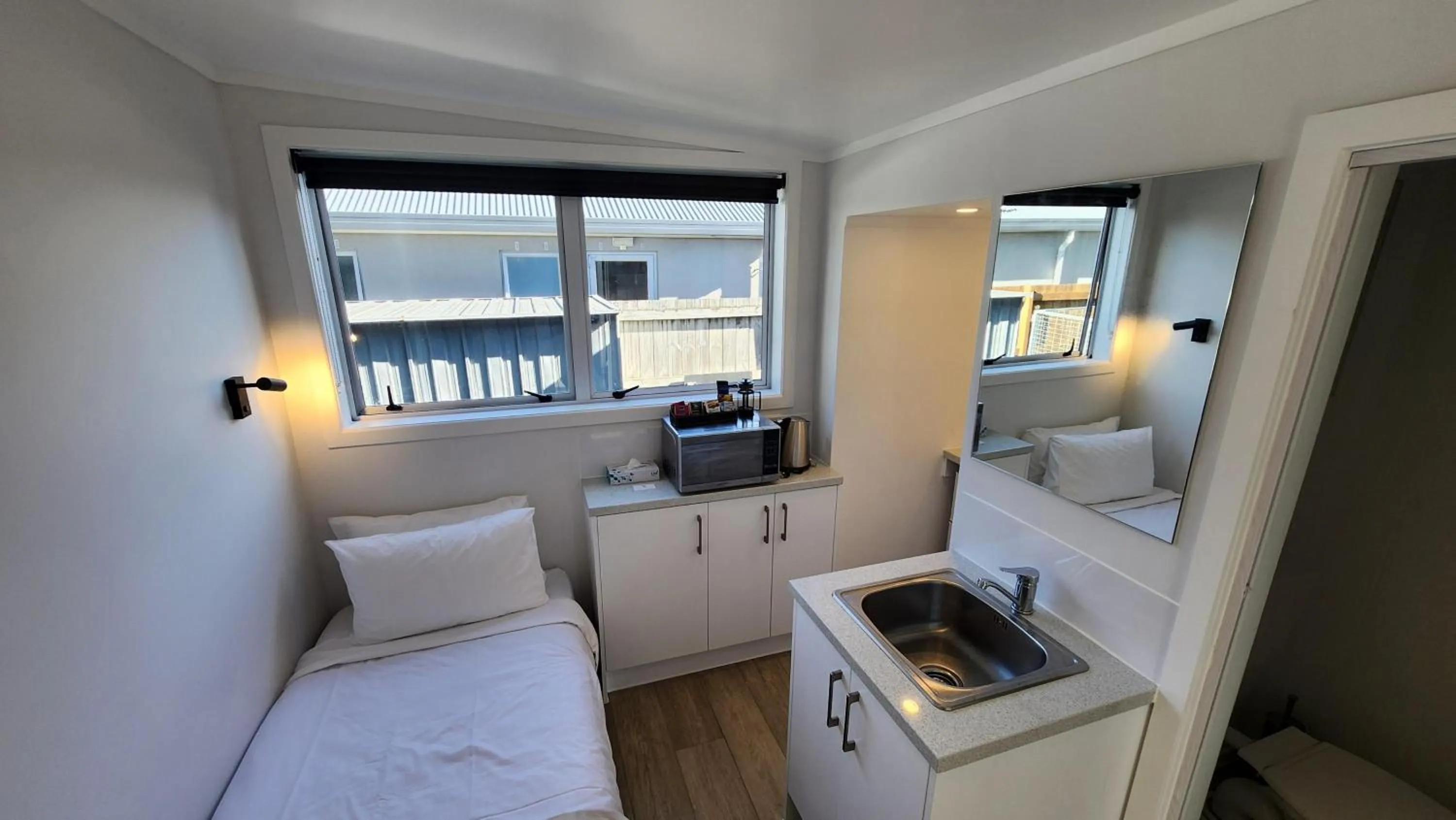 Bed in Roselands Motel