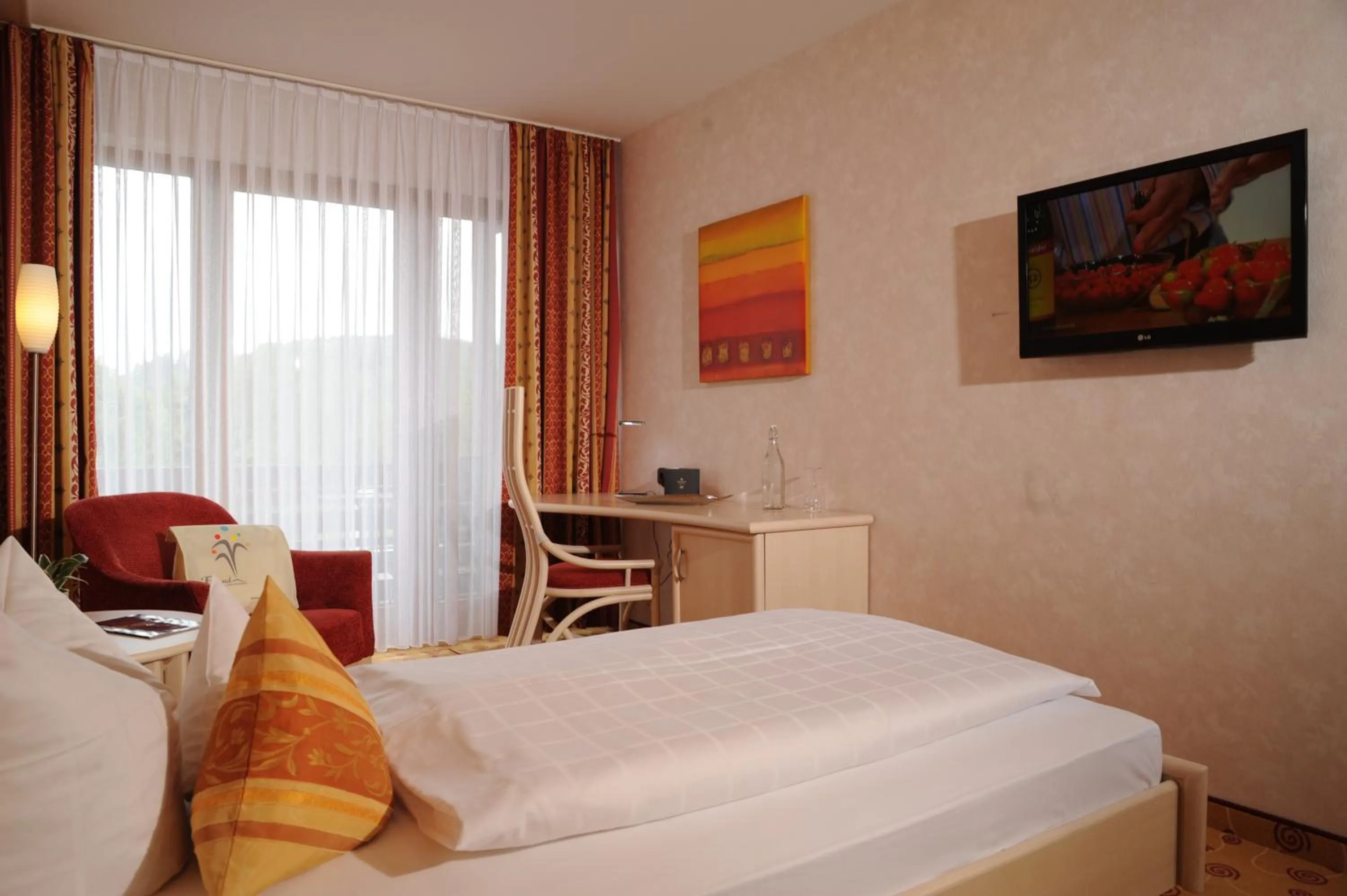 Photo of the whole room, Bed in Hotel Freund - Privathotels Dr Lohbeck