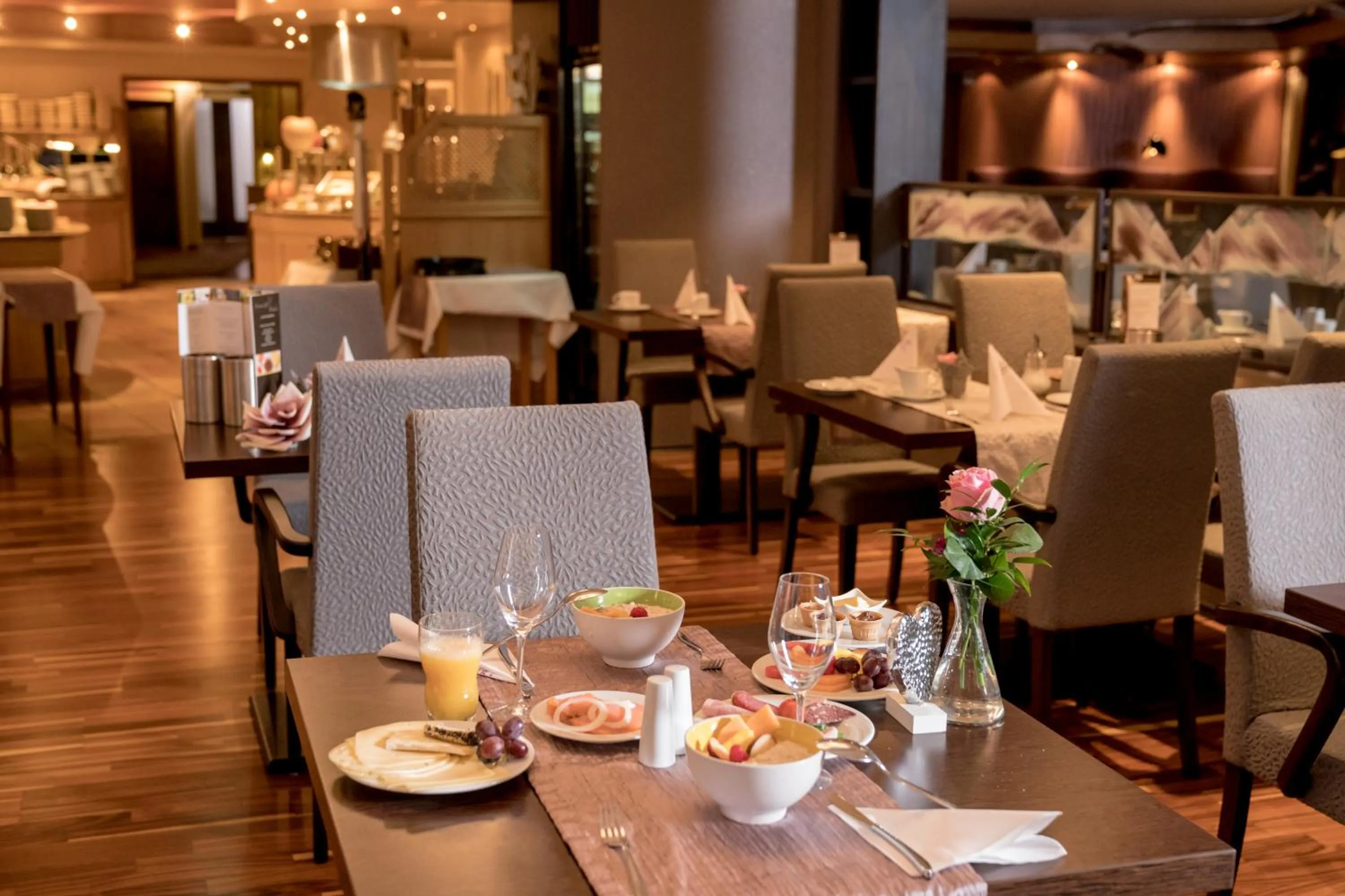 Buffet breakfast in Hotel Freund - Privathotels Dr Lohbeck