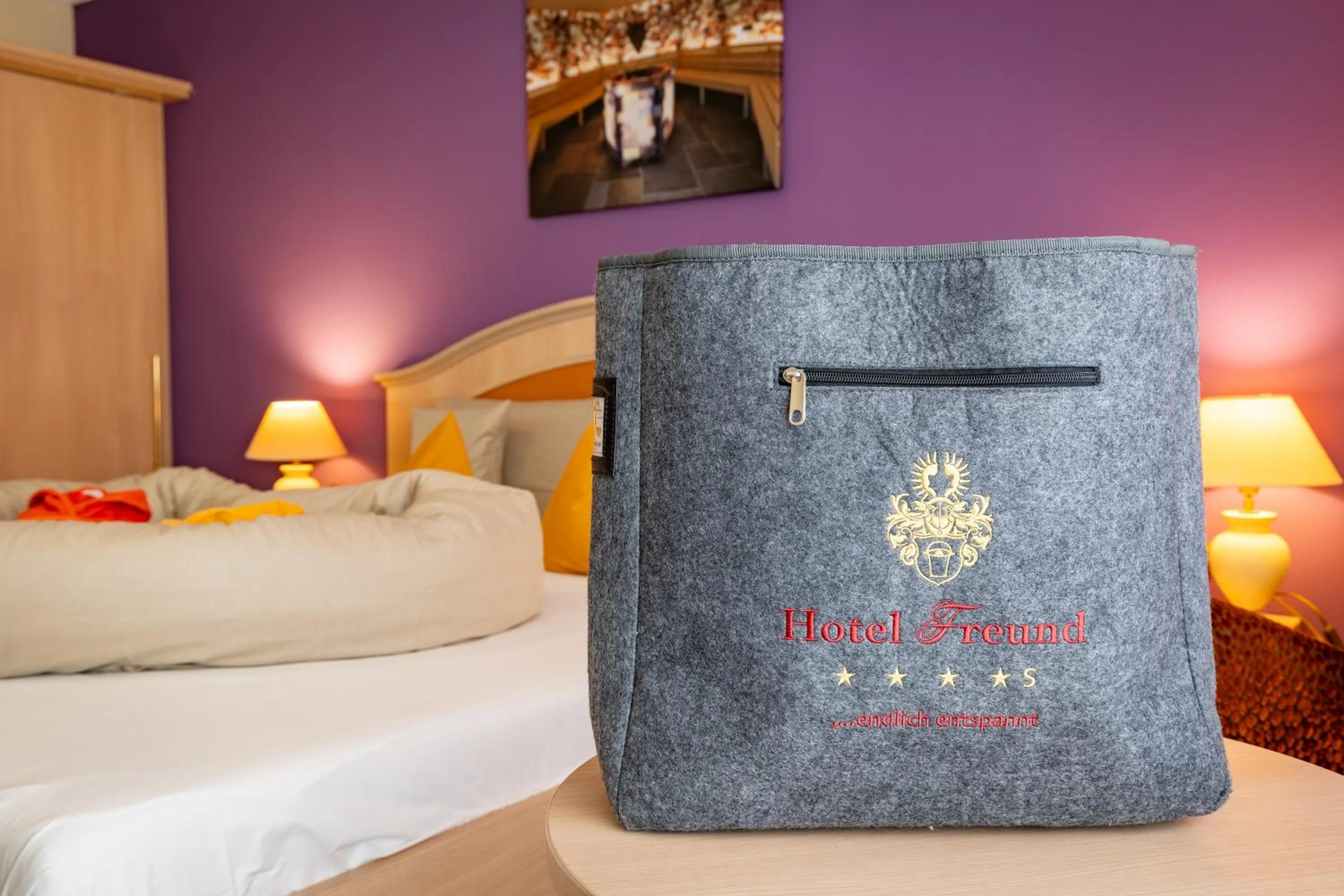 room service, Bed in Hotel Freund - Privathotels Dr Lohbeck