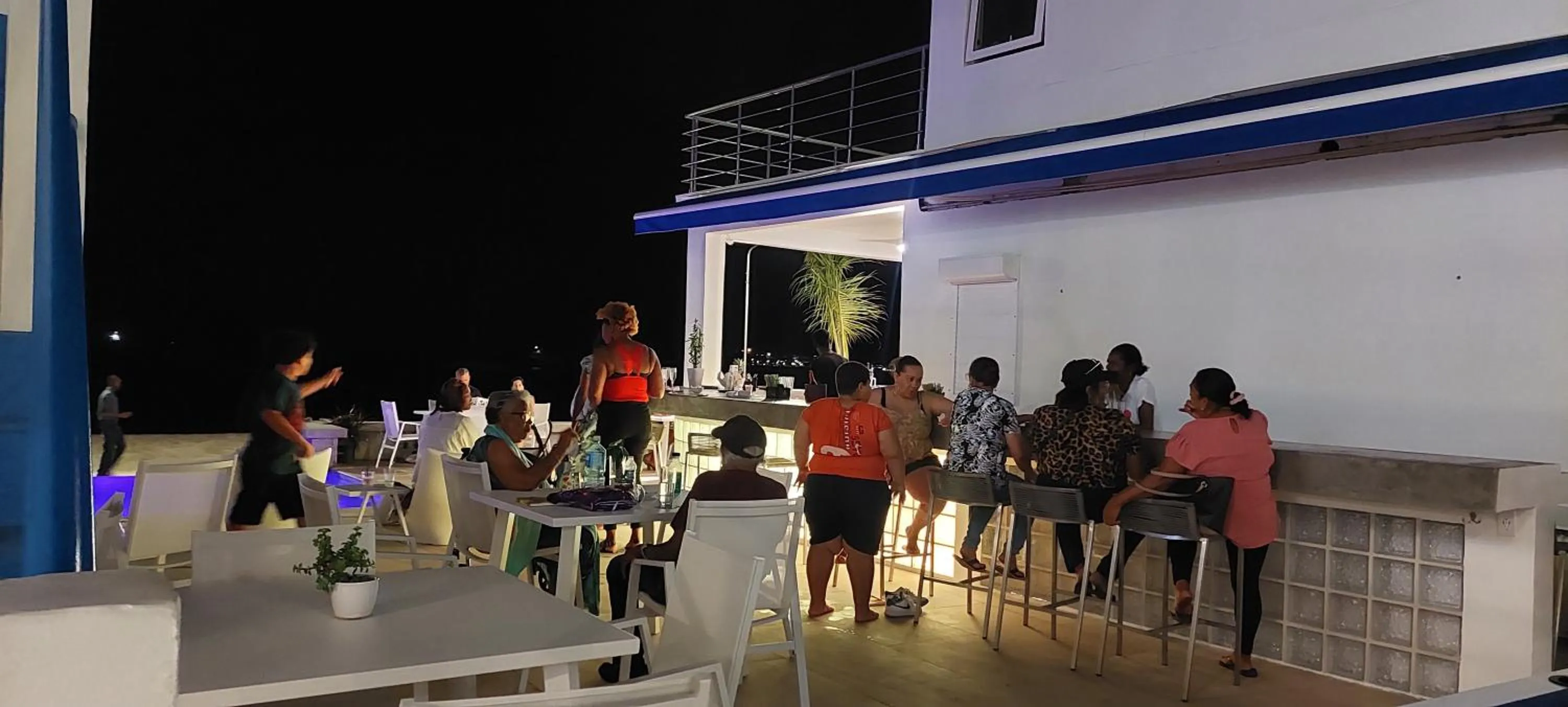 Restaurant/places to eat in Seaview Beach Hotel