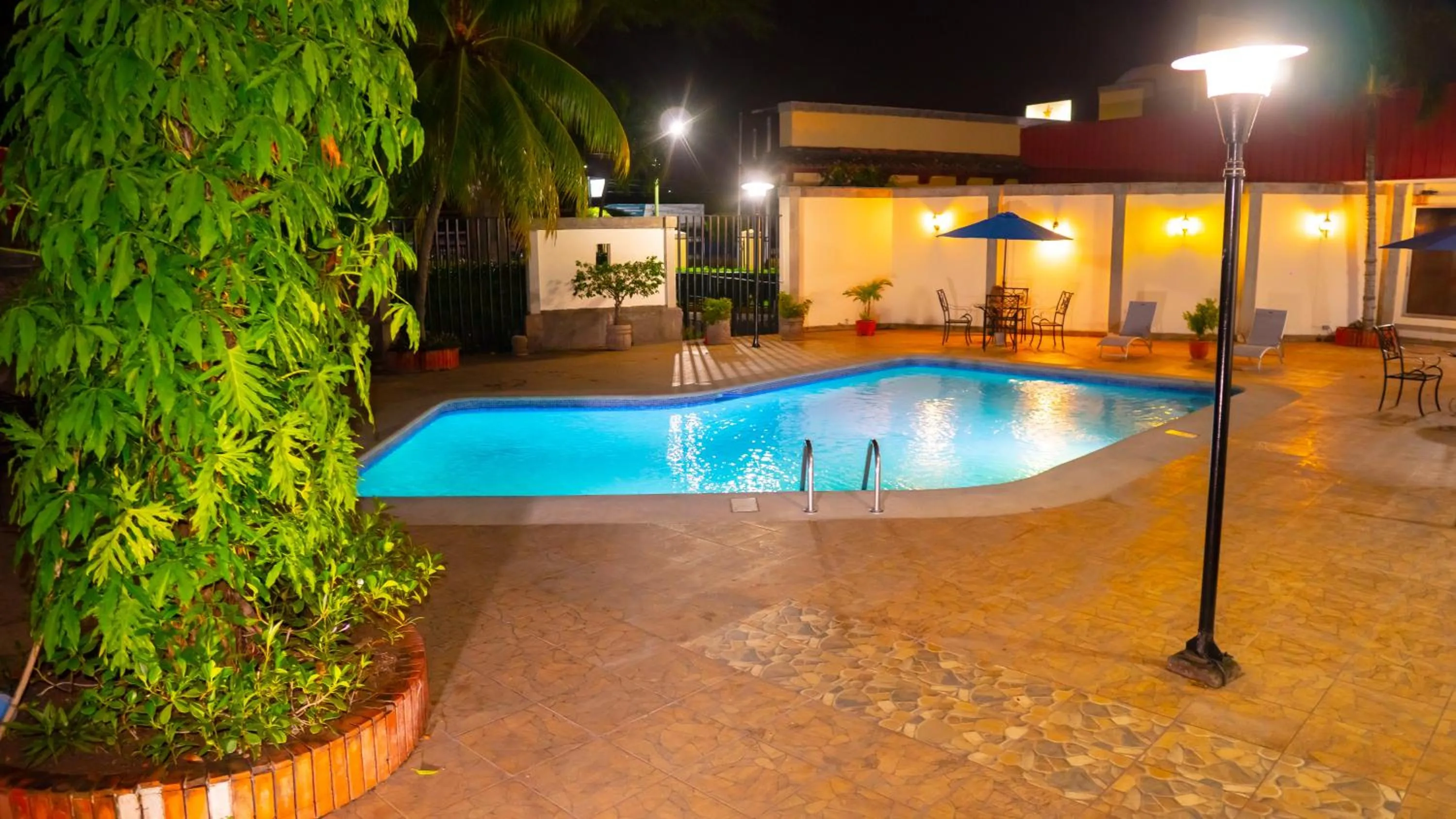 Swimming pool in Hotel Estrella