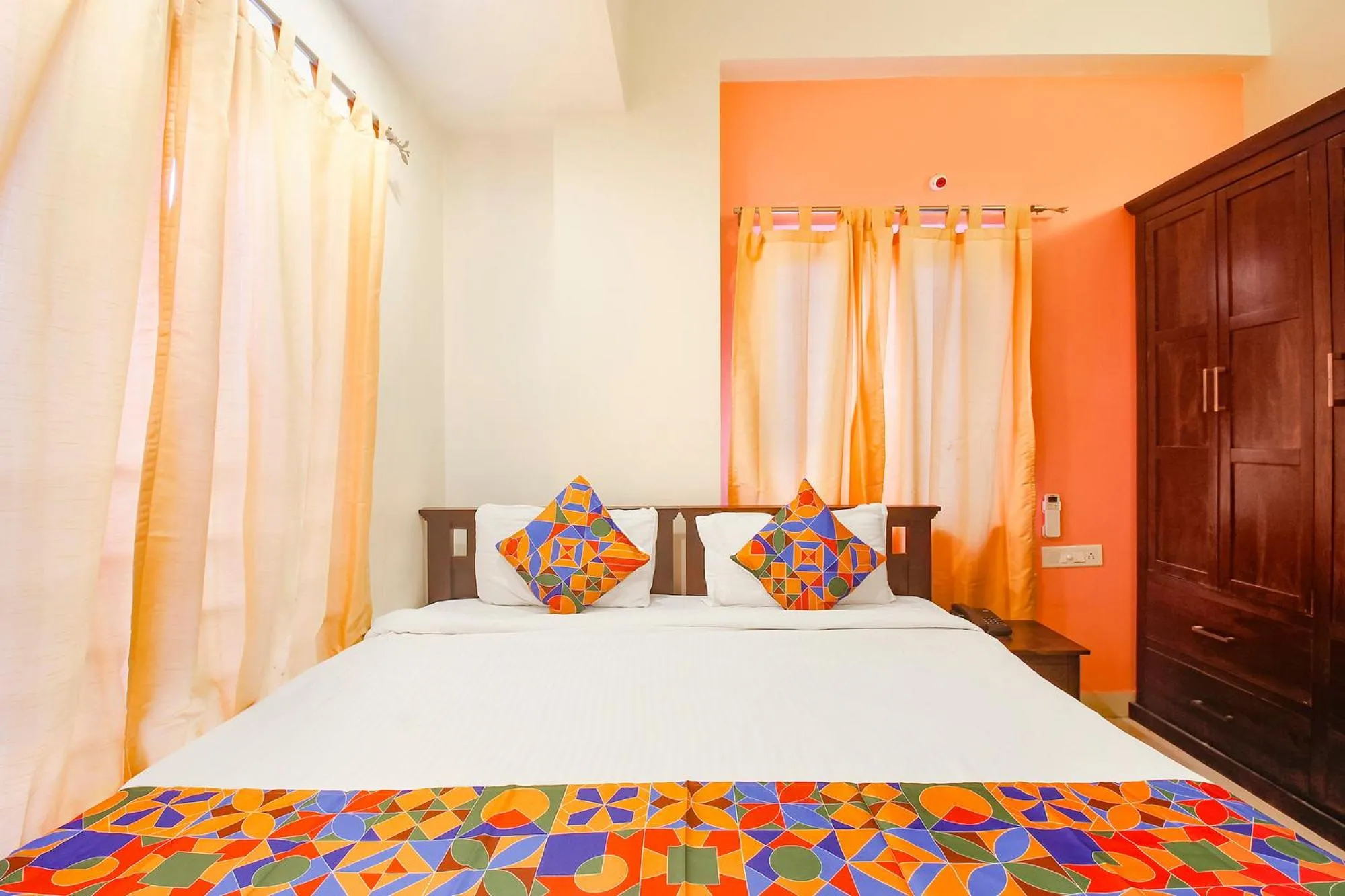 Bed in Via Corner Courtyard - Nr Botanical Garden, Kondapur