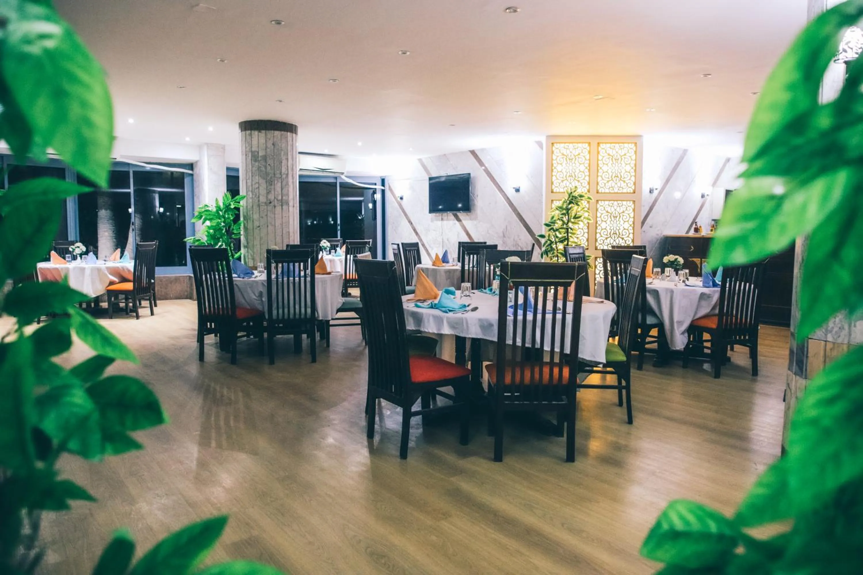 Restaurant/places to eat in Jewel Maadi Cabins and Club
