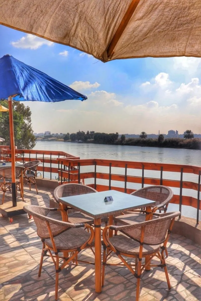 Restaurant/places to eat in Jewel Maadi Cabins and Club