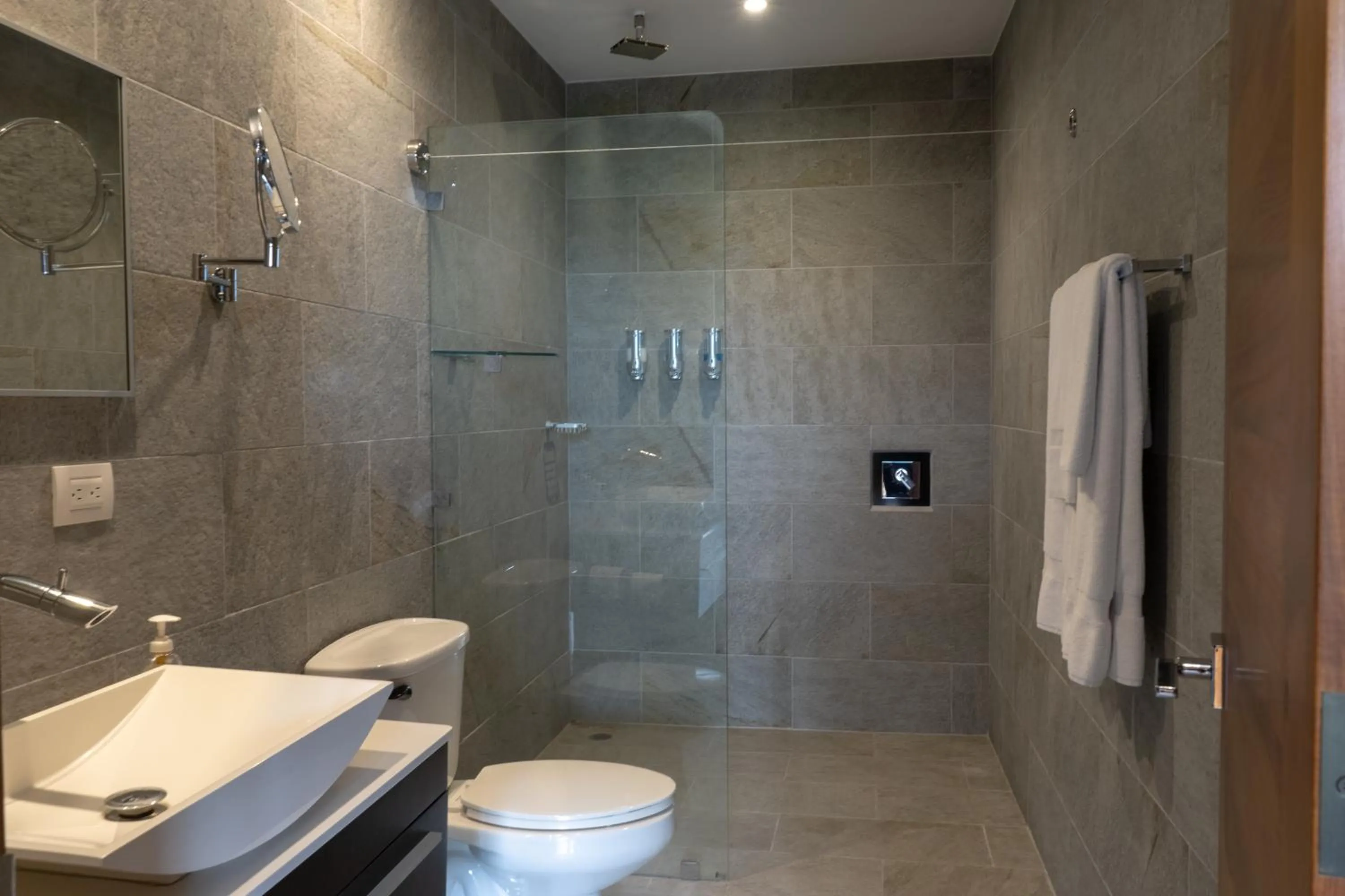 Shower in Hotel Vista de Olas