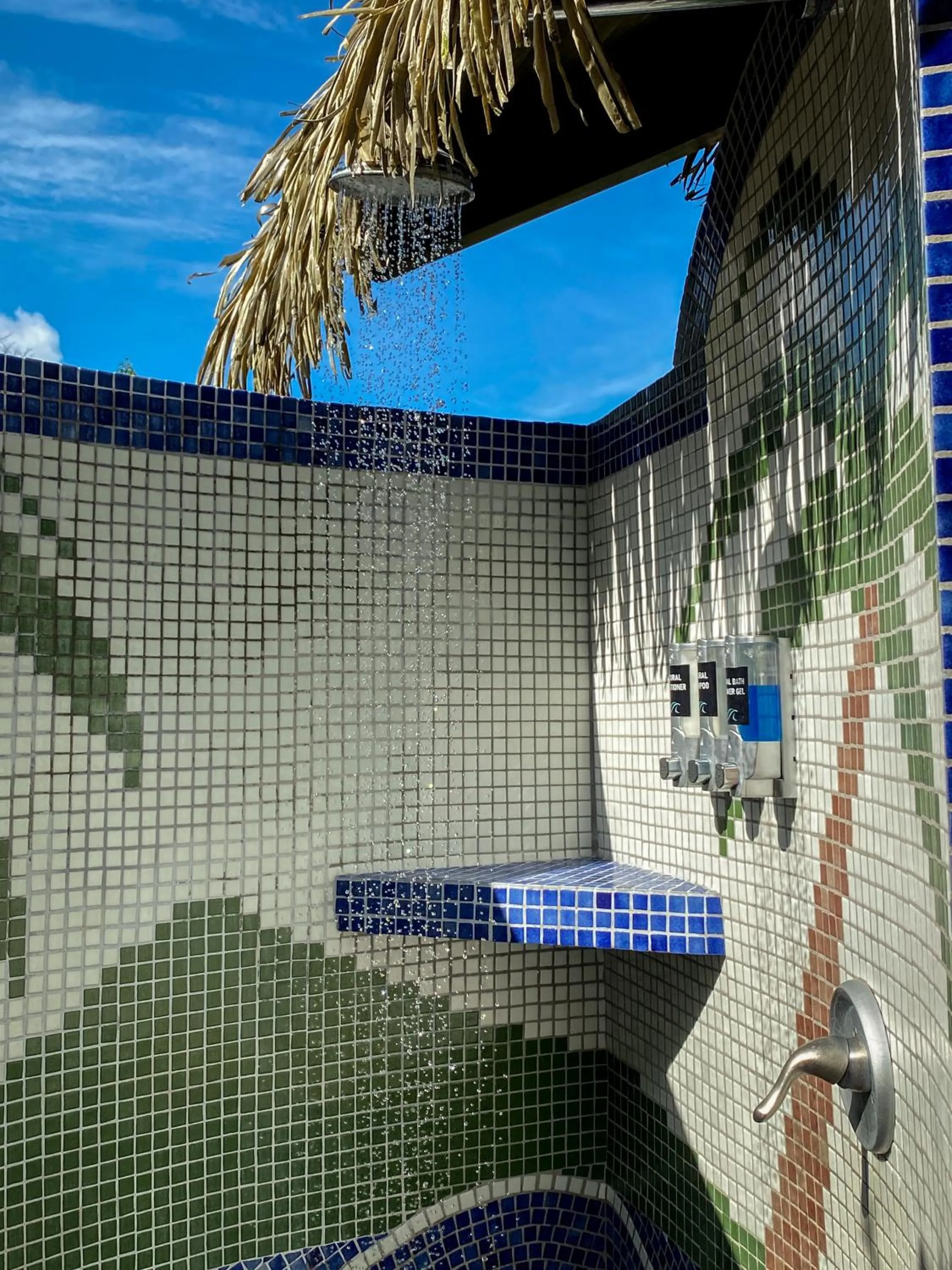 Shower in Hotel Vista de Olas