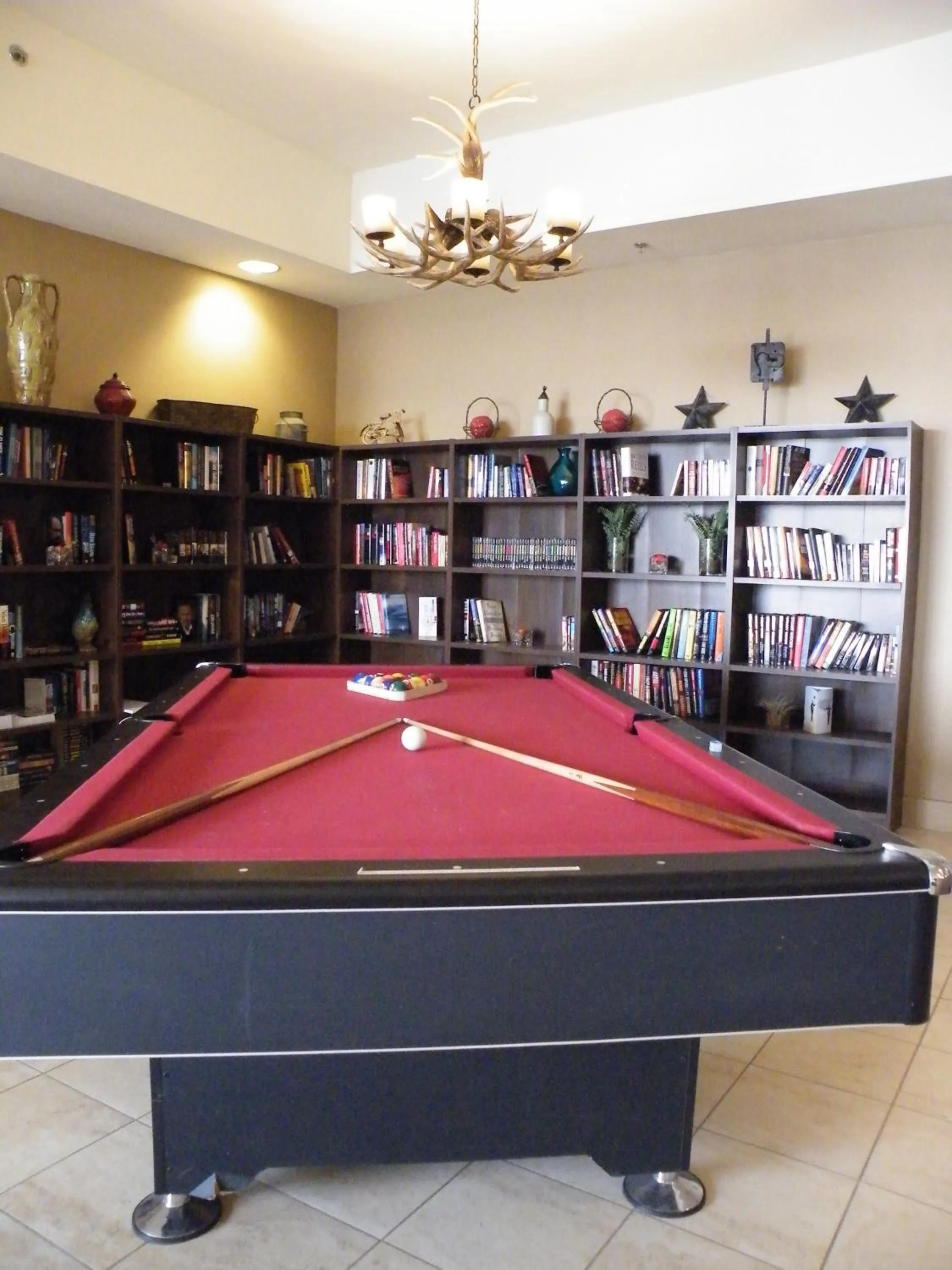 Billiard in Bakken Airport XWA Hotel & Studios