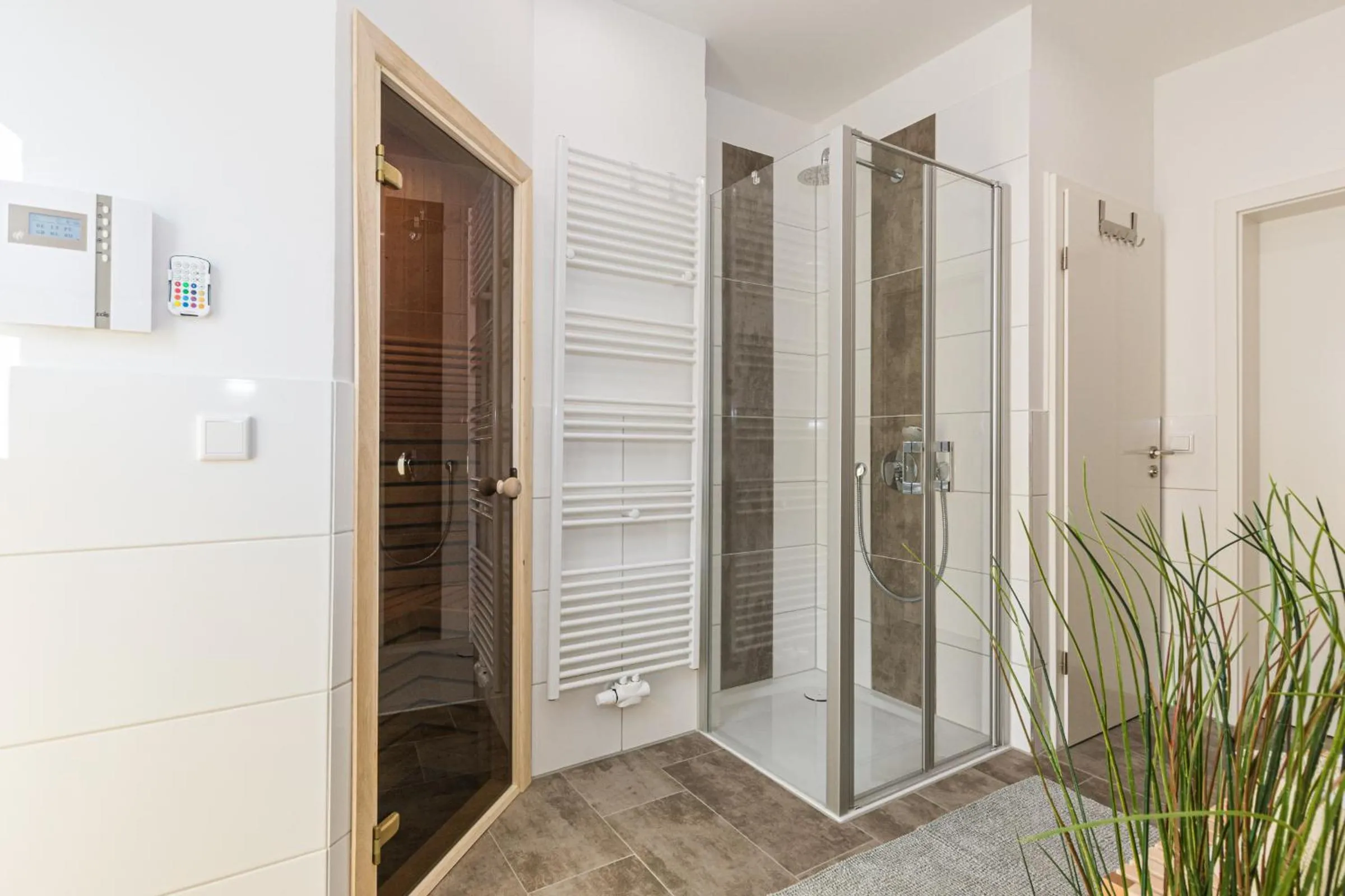 Sauna in 5 Sterne Ferienhaus direkt am See mit Sauna-Kamin-Garten