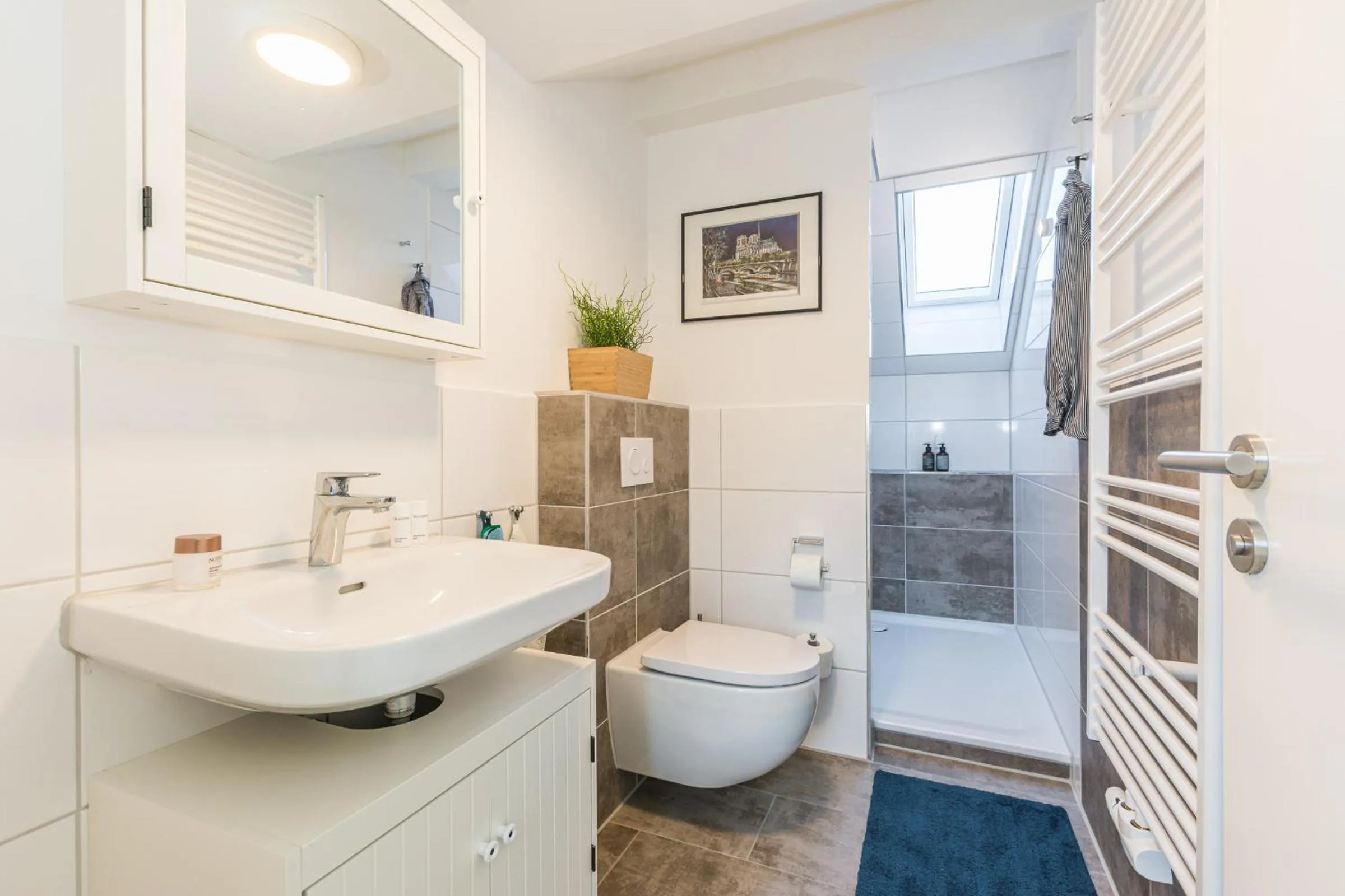 Bathroom in 5 Sterne Ferienhaus direkt am See mit Sauna-Kamin-Garten