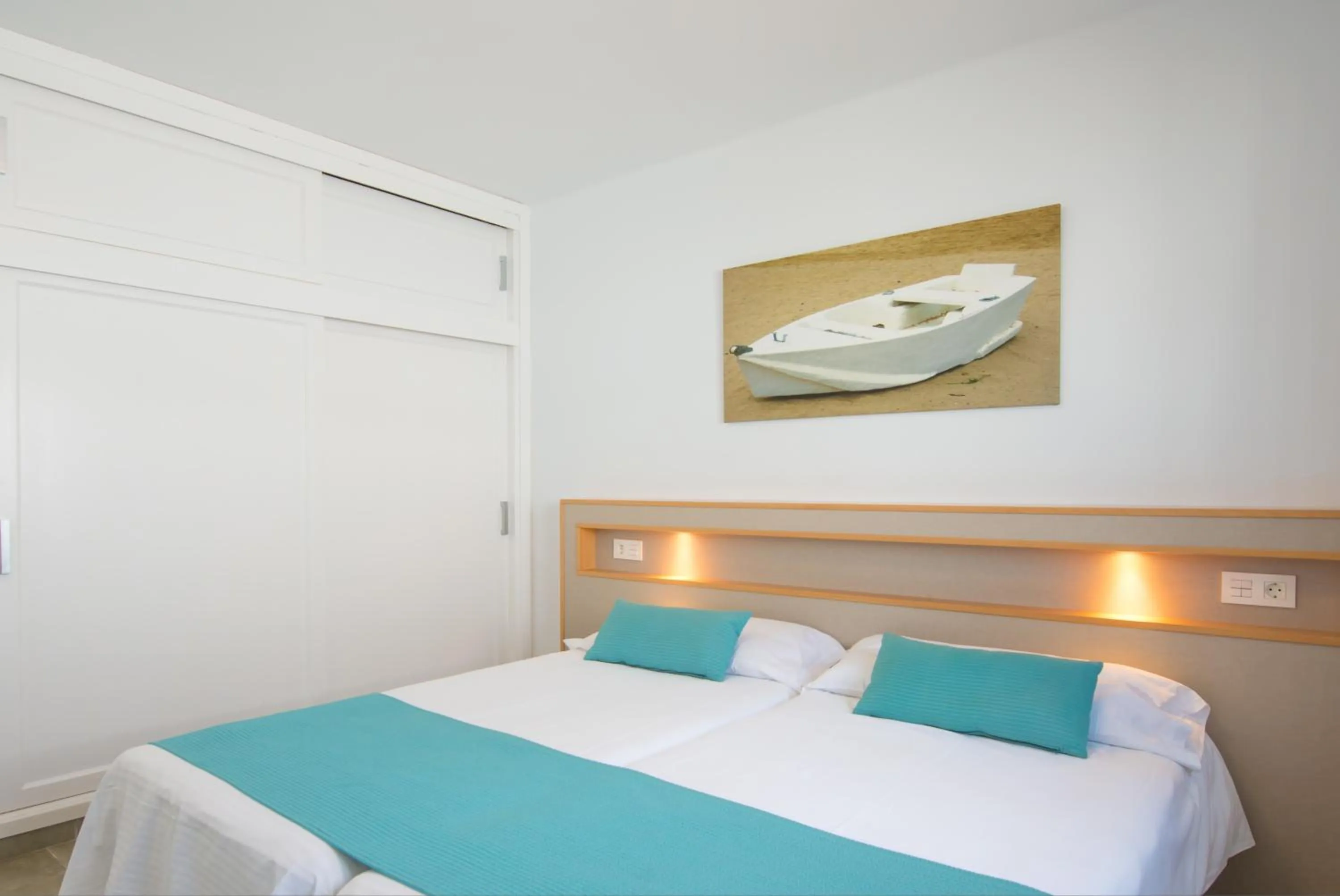 Photo of the whole room in Apartamentos Playamar