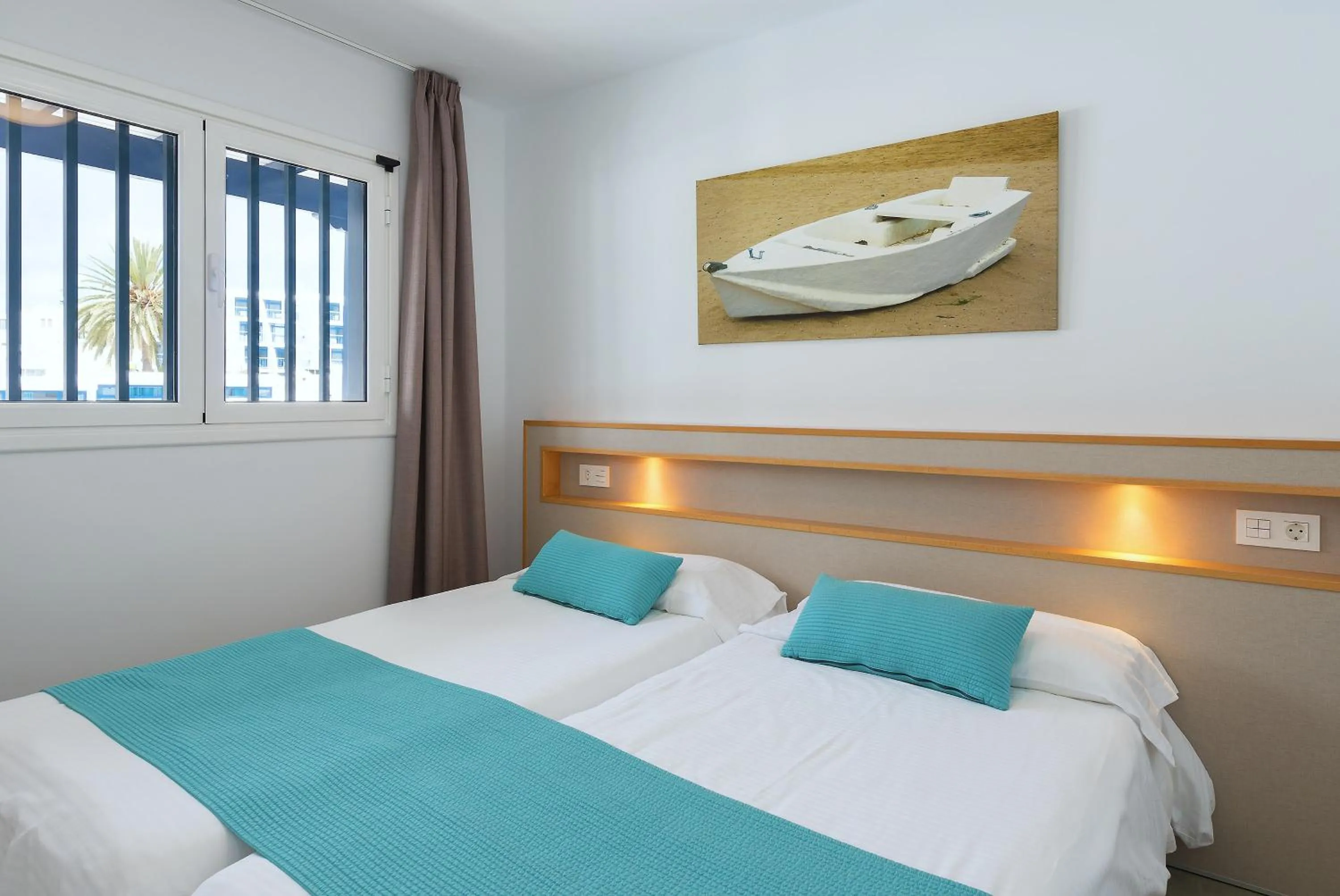 Photo of the whole room in Apartamentos Playamar