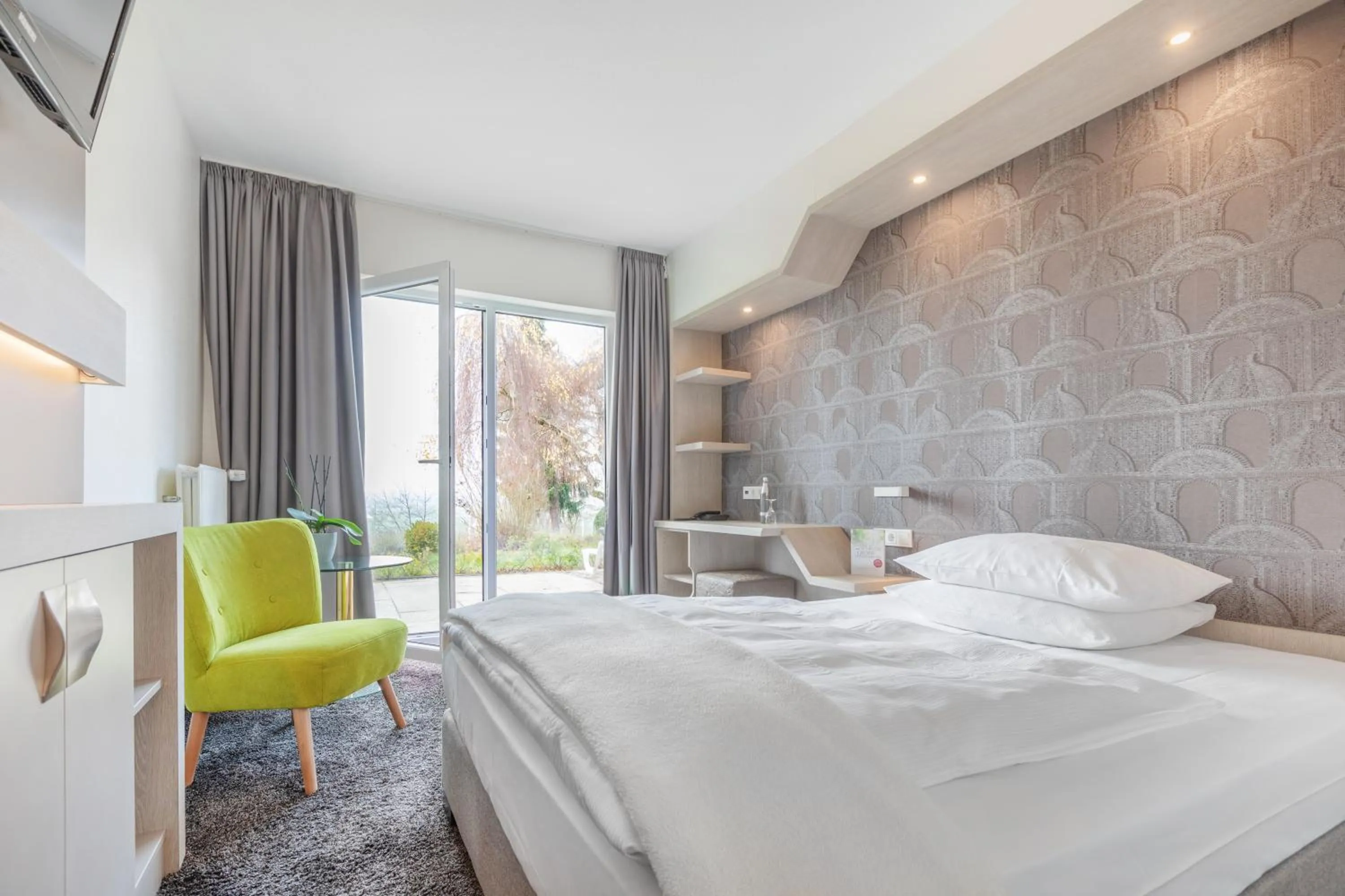 Photo of the whole room, Bed in Landhotel Bellevue