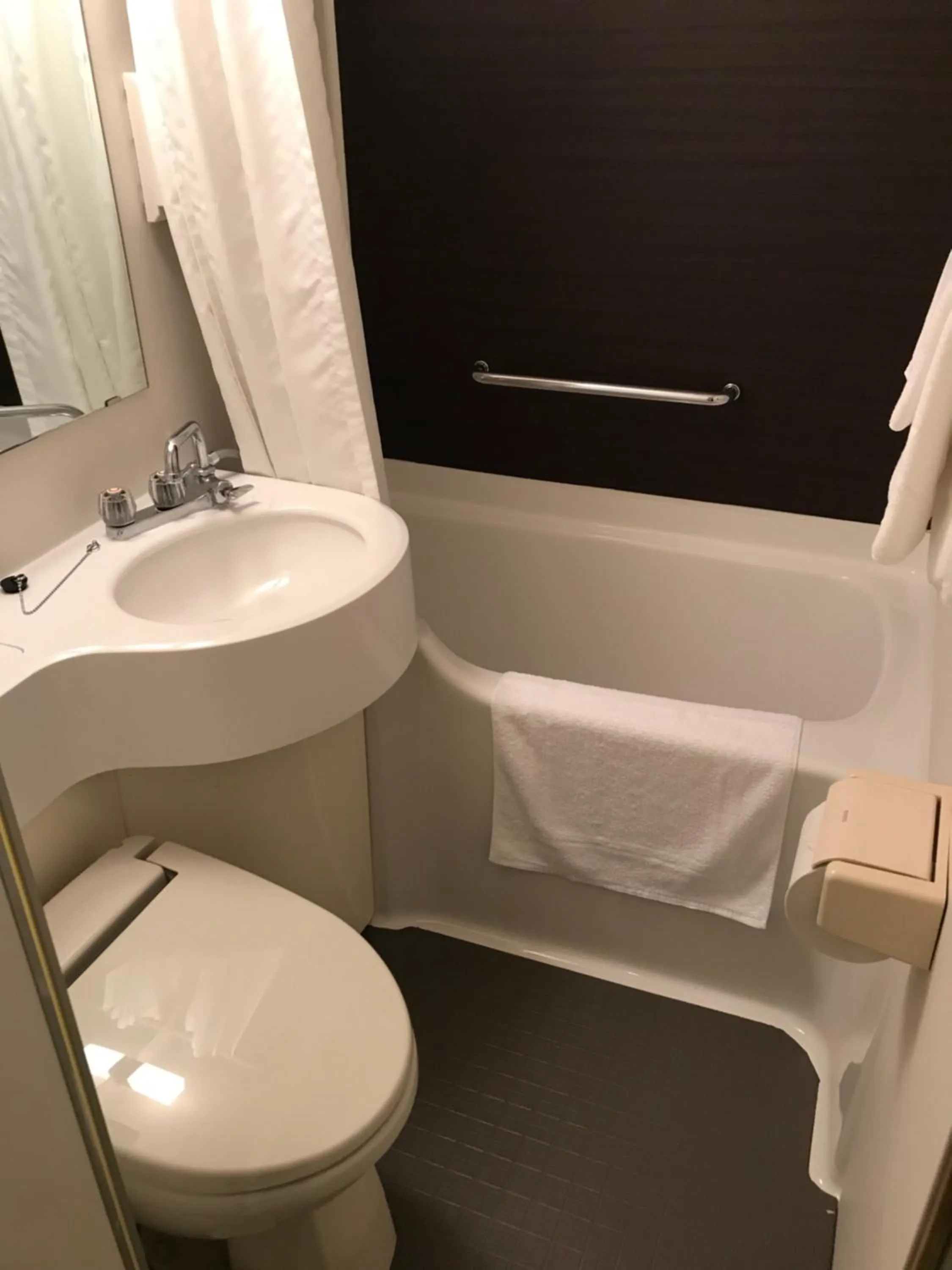 Hamilton Hotel Black