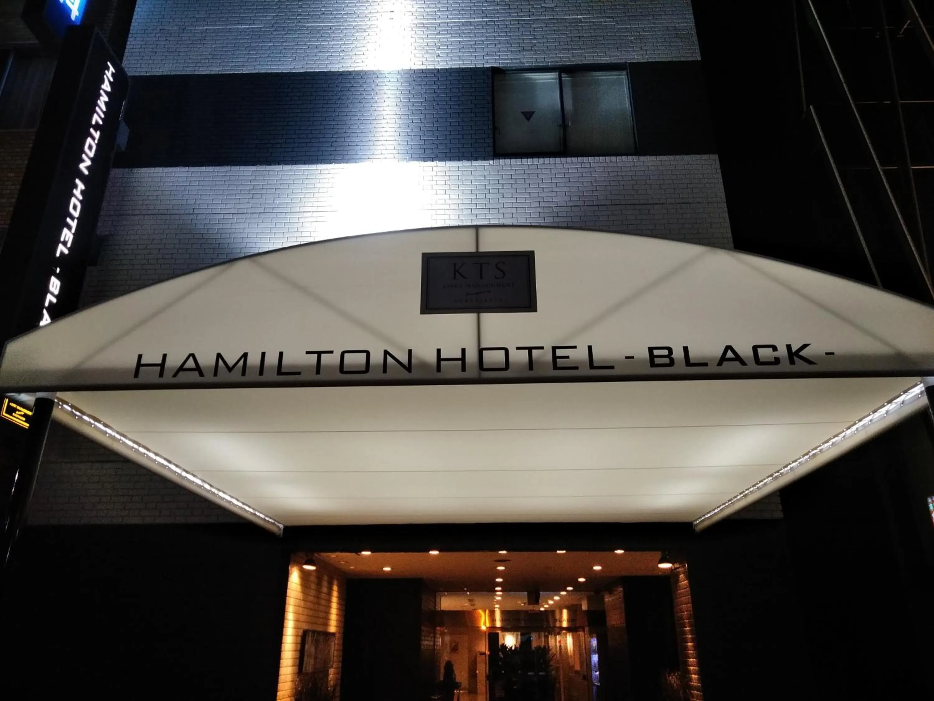 Hamilton Hotel Black