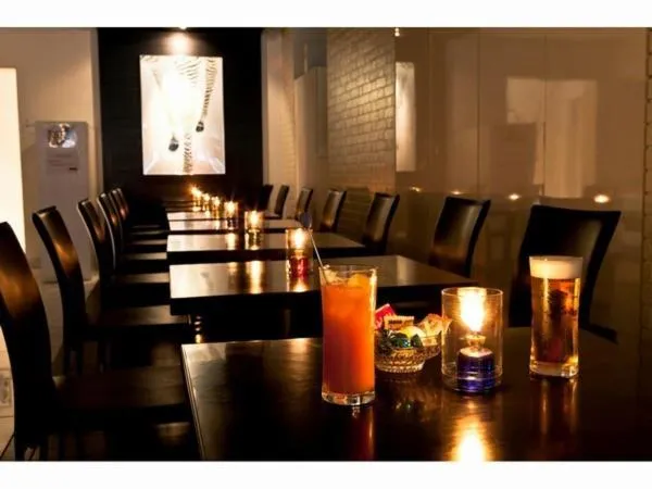 Hamilton Hotel Black