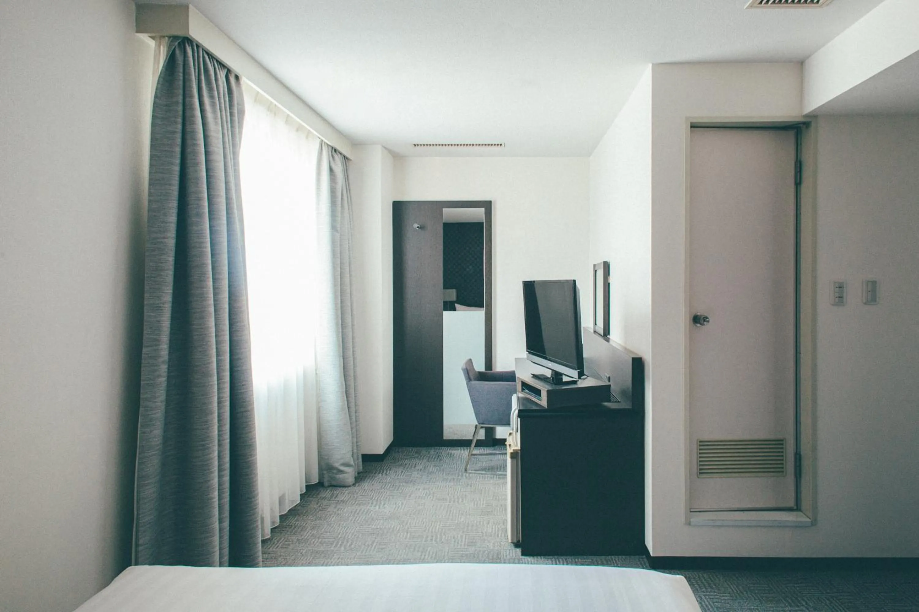 Hamilton Hotel Black