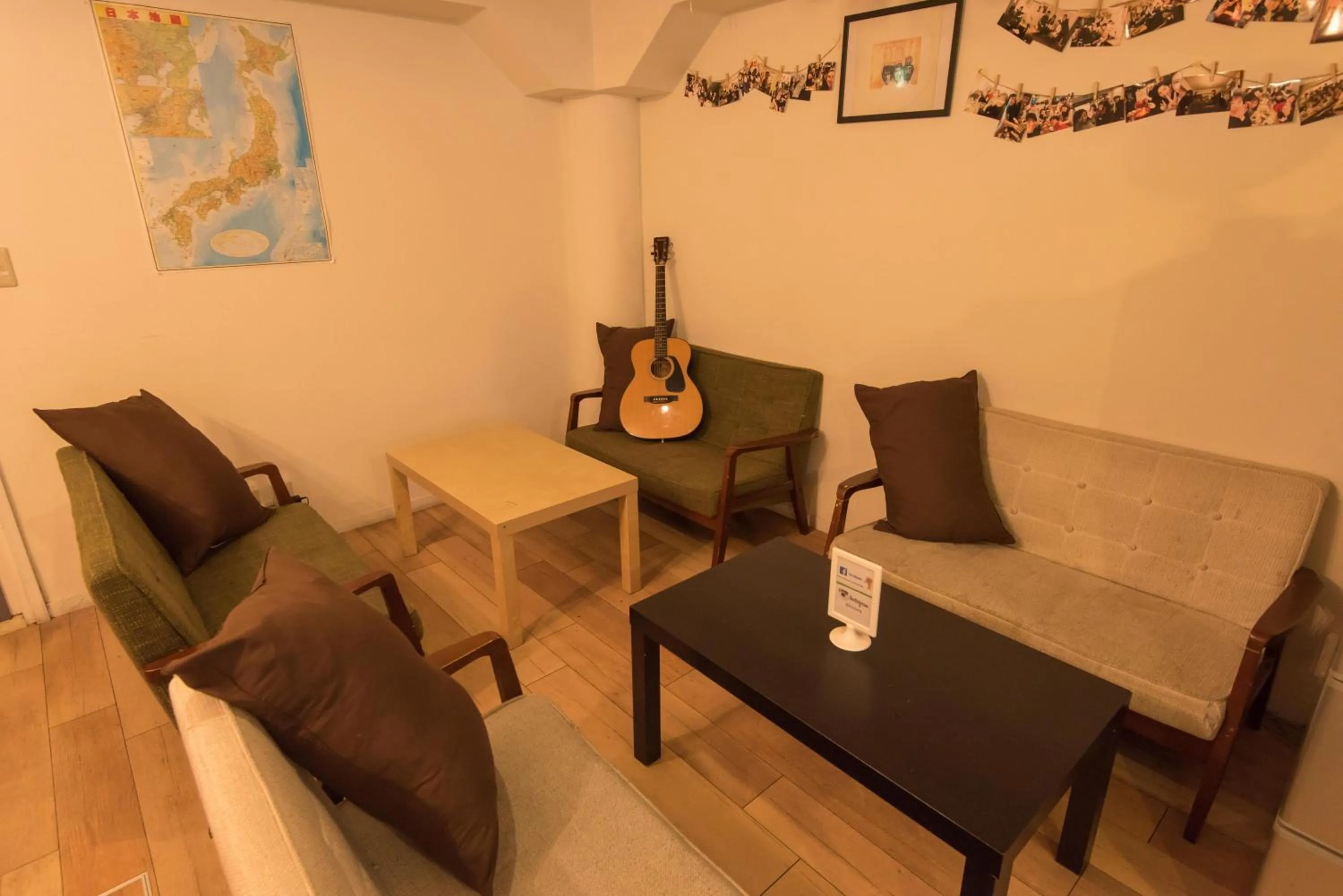 Communal lounge/ TV room in Hostel Q