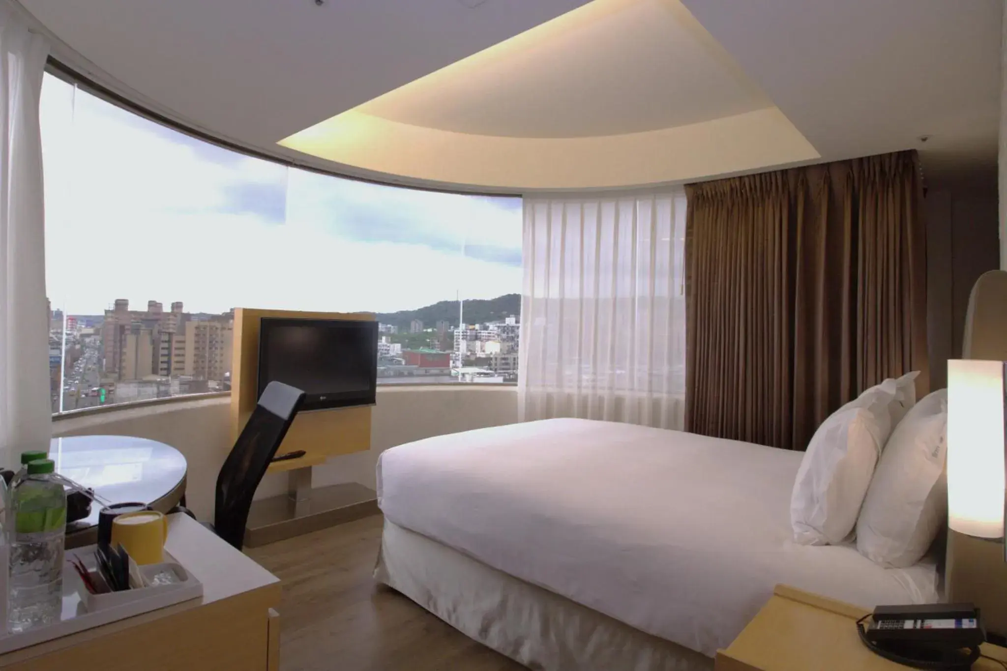 Standard Queen Room with City View in Holiday Inn Express Taoyuan by IHG Standard Queen Room with City View in Holiday Inn Express Taoyuan by IHG
