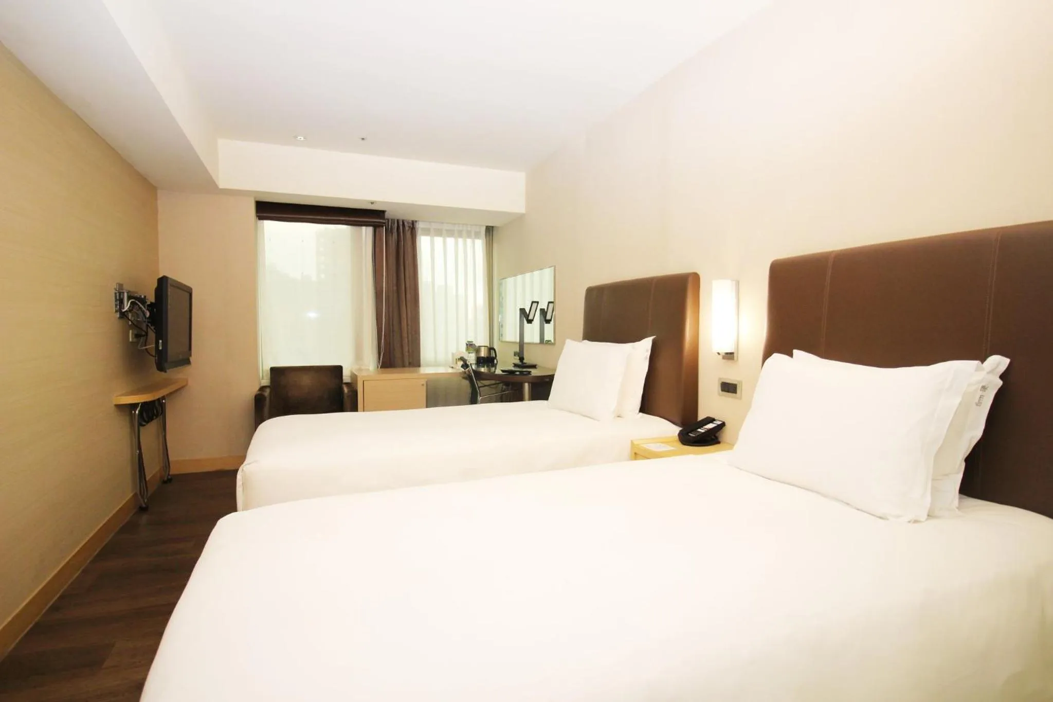 Photo of the whole room, Bed in Holiday Inn Express Taoyuan by IHG