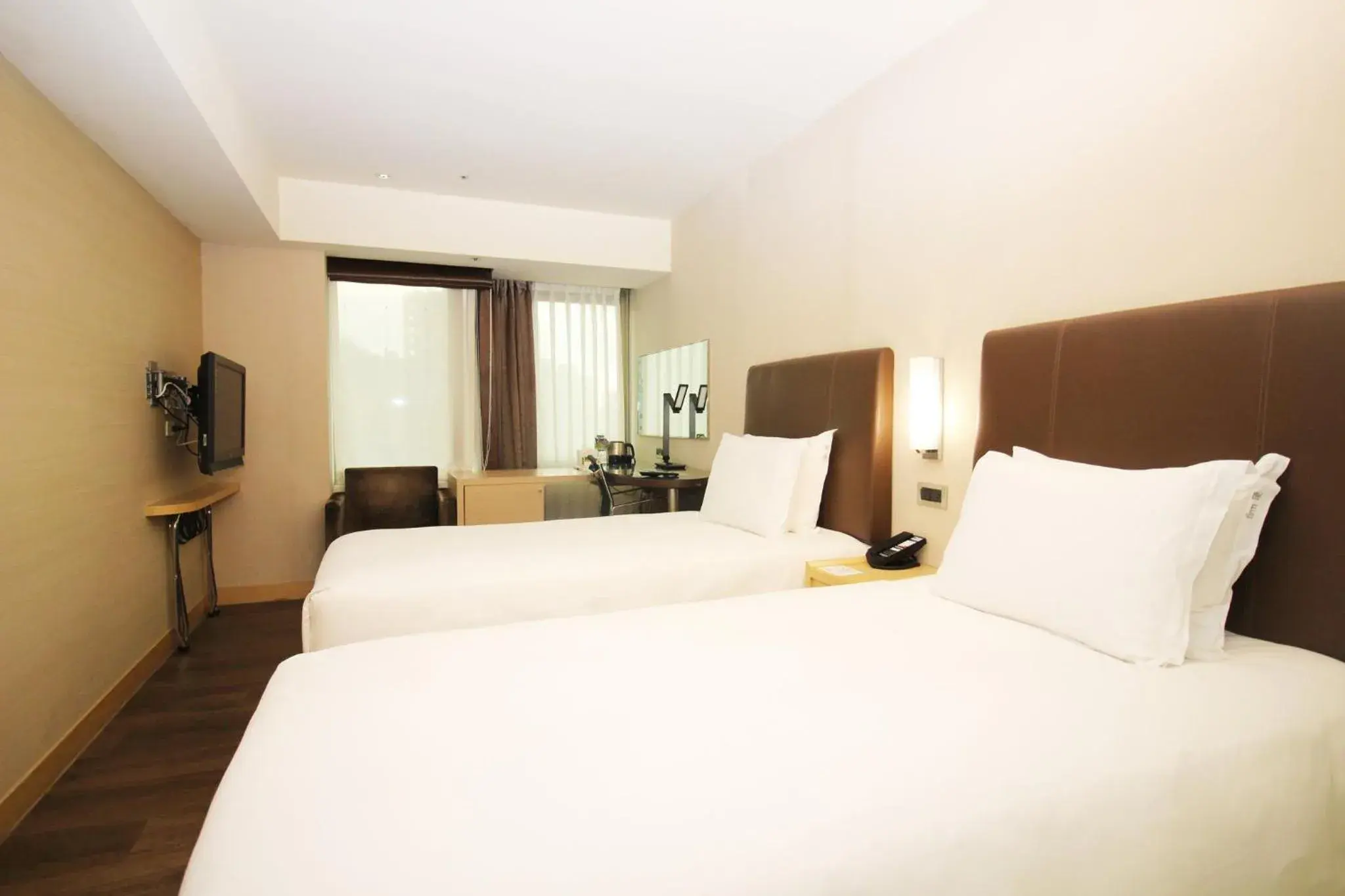 Standard Room with Two Single Beds in Holiday Inn Express Taoyuan by IHG Standard Room with Two Single Beds in Holiday Inn Express Taoyuan by IHG