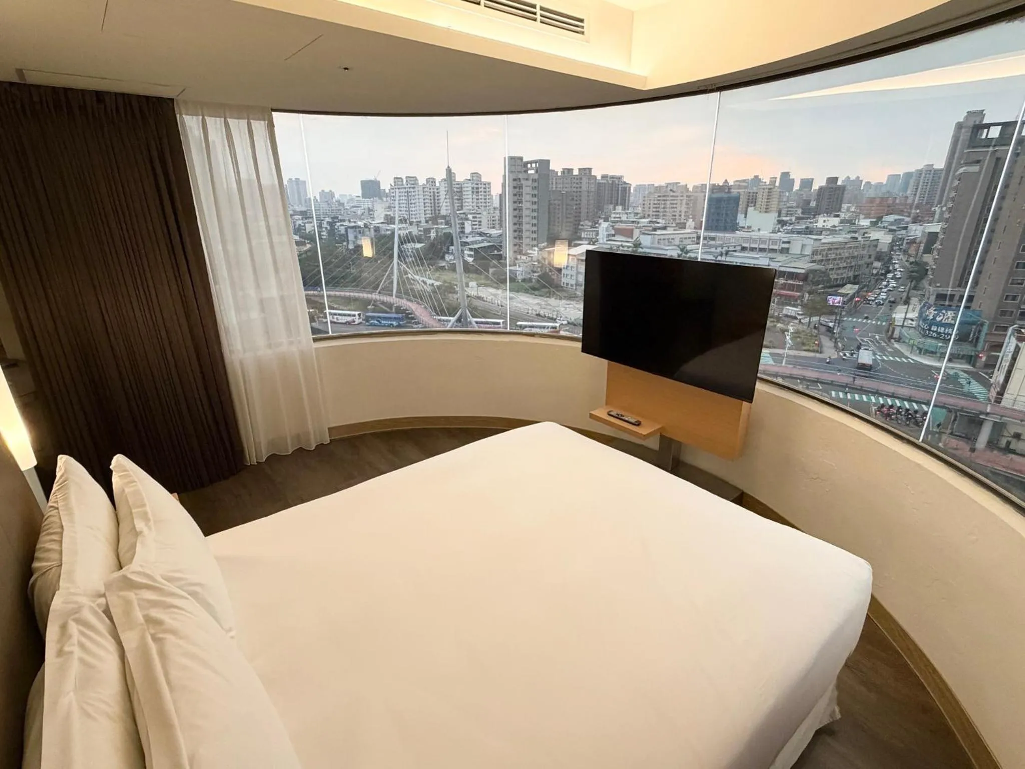 Photo of the whole room, Bed in Holiday Inn Express Taoyuan by IHG