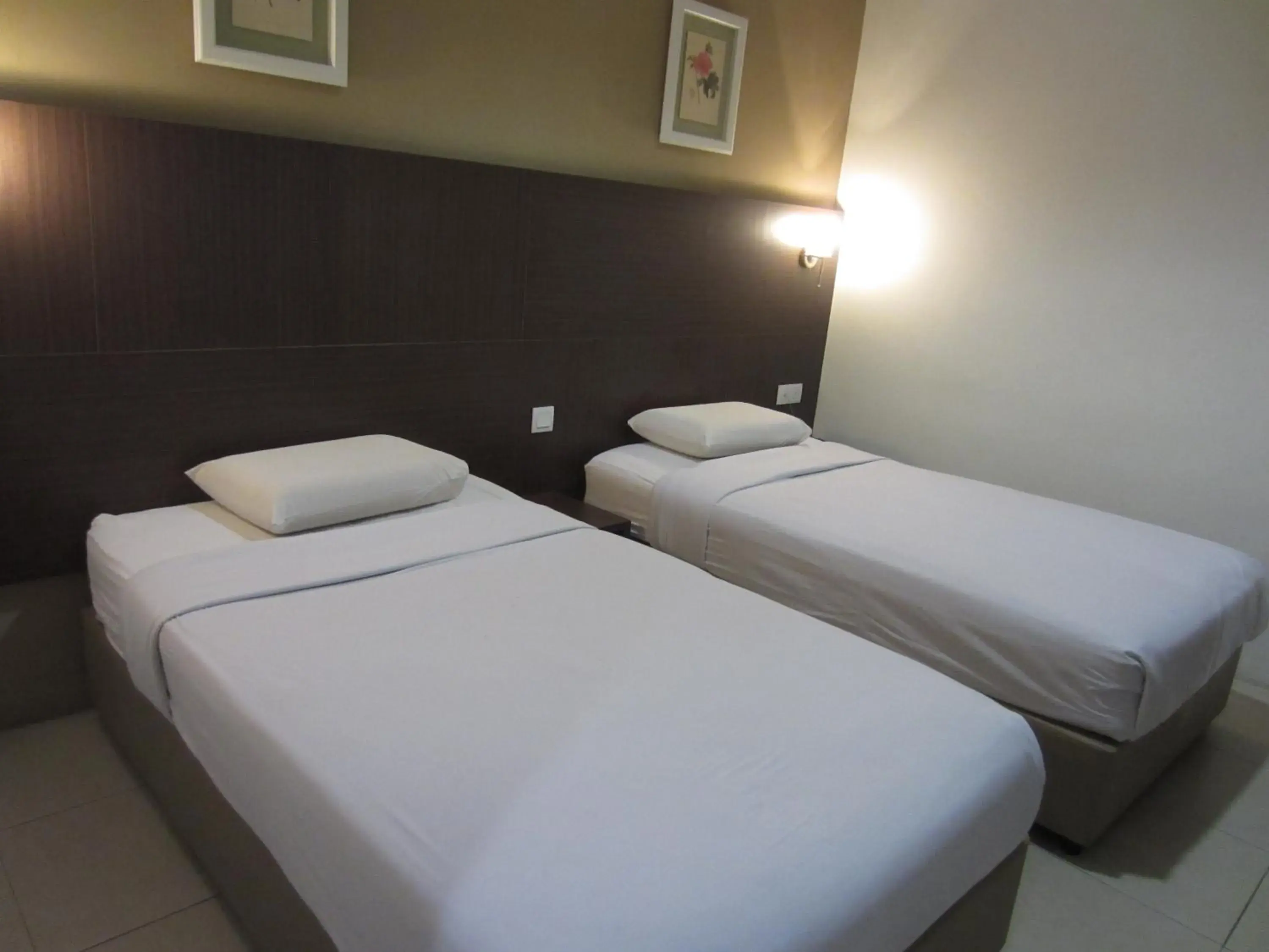 Twin Room in Radiant Hotel Twin Room in Radiant Hotel