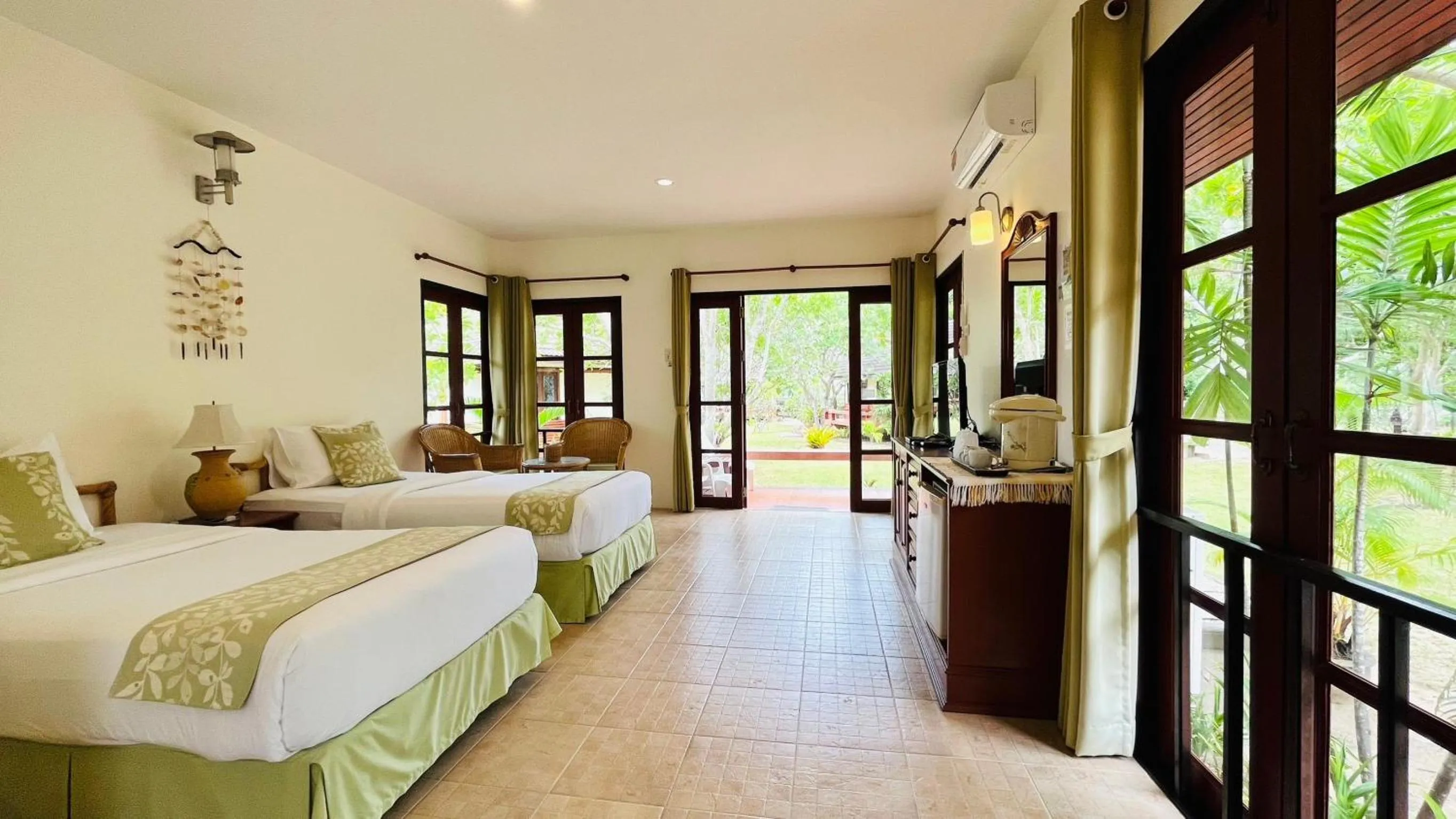 Photo of the whole room, Bed in Suan Bankrut Beach Resort