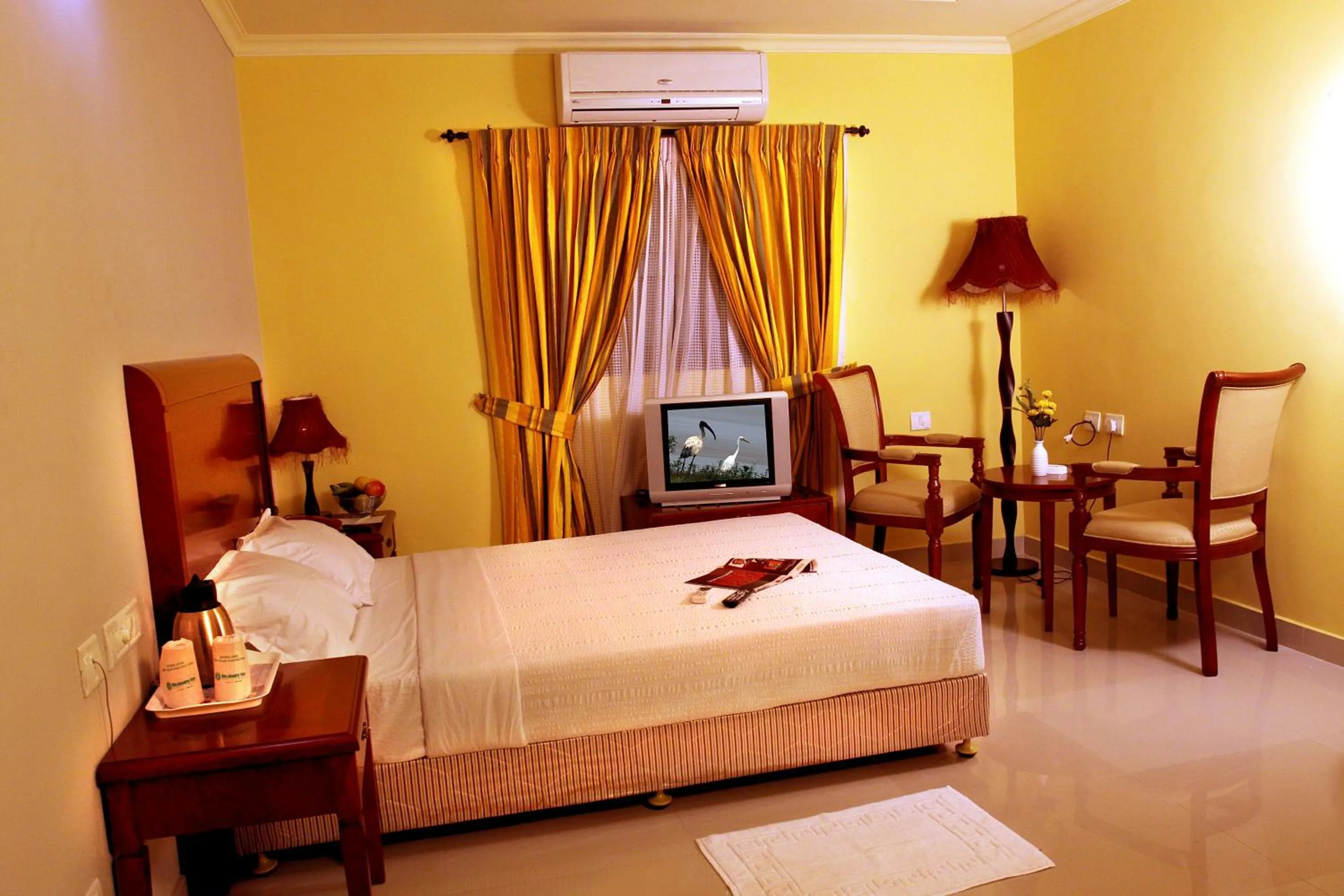 Photo of the whole room, Bed in Devasura inn