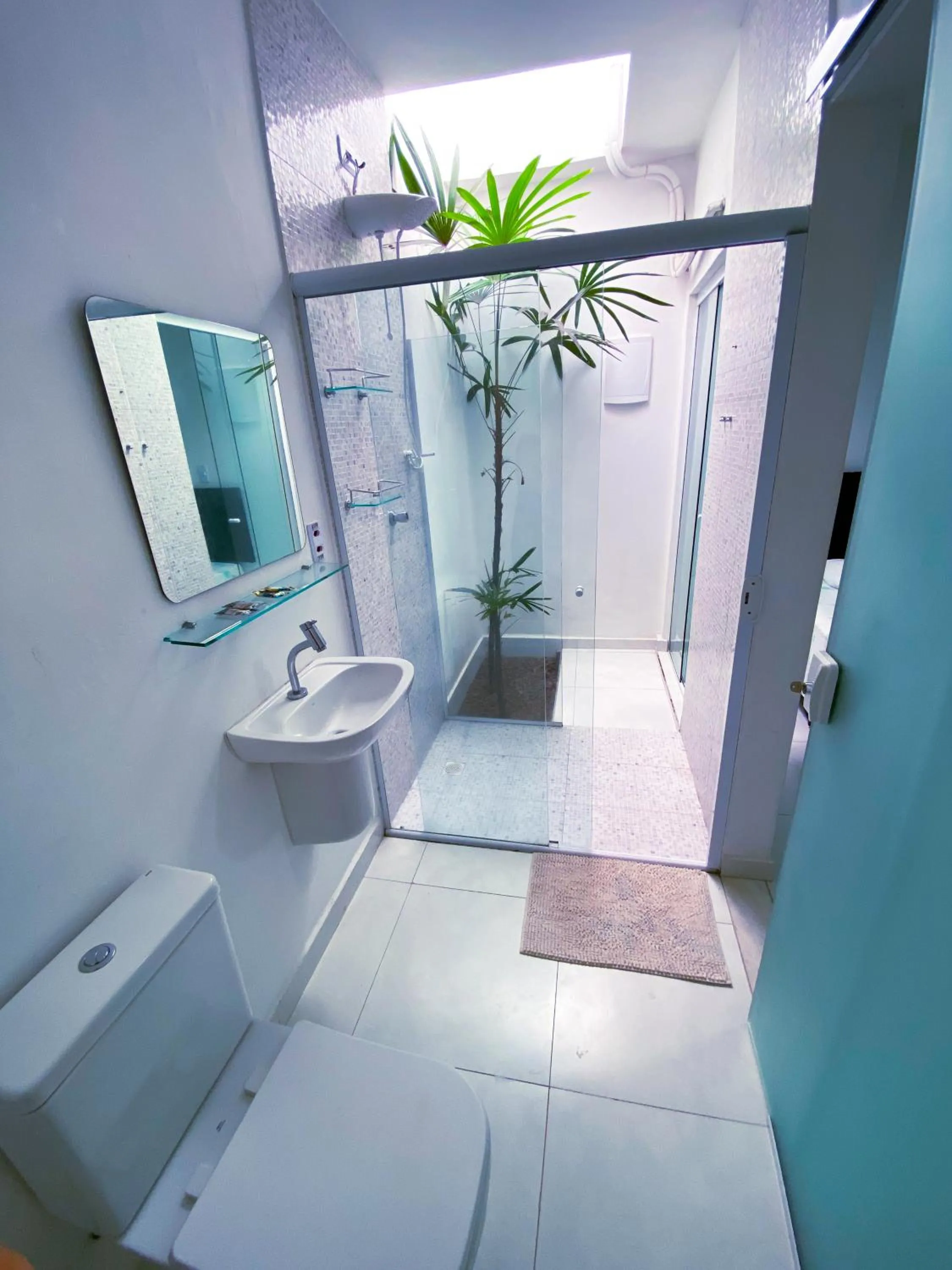 Shower in Pousada Praia do Tombo