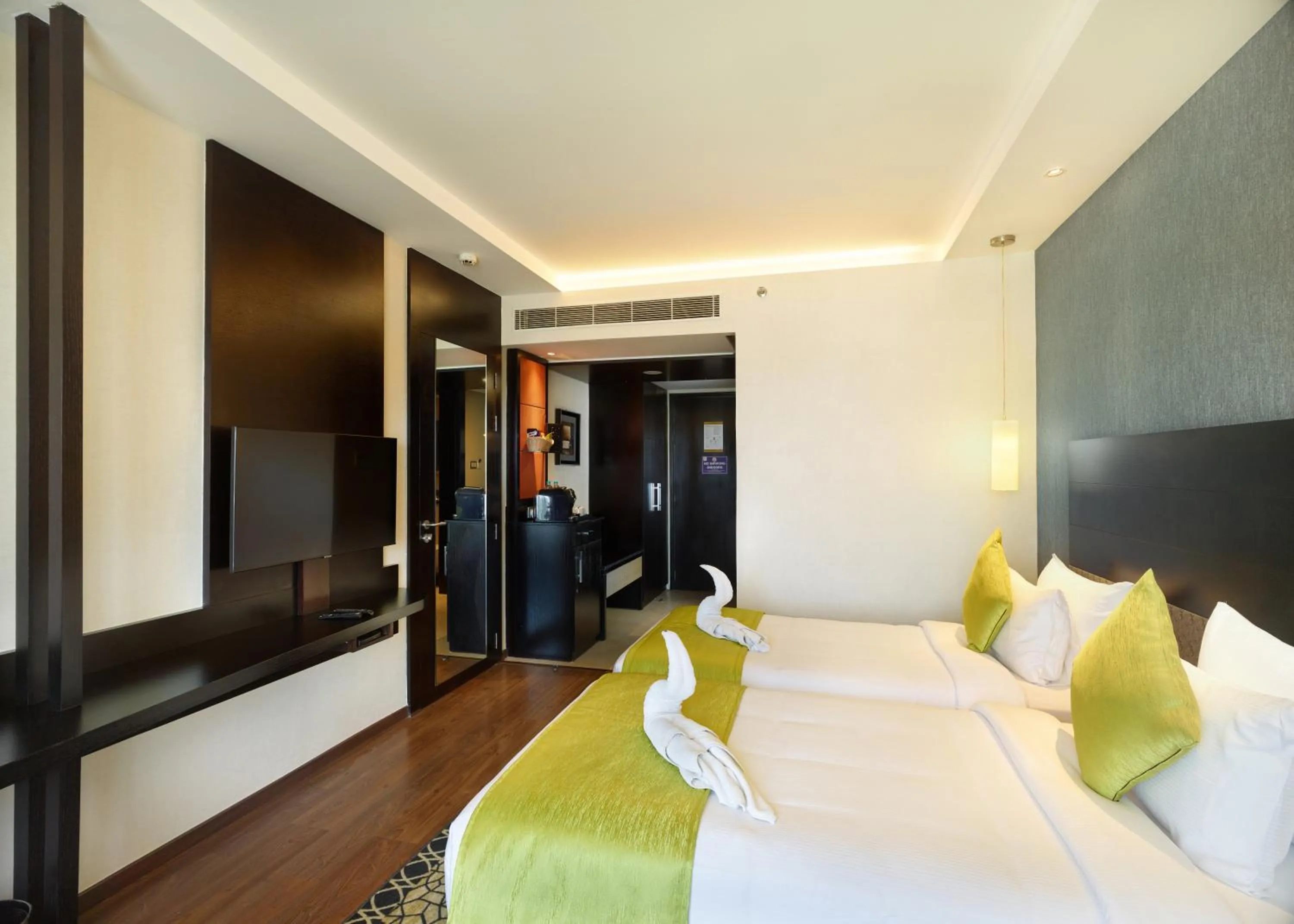 Photo of the whole room, Bed in HYCINTH Hotels