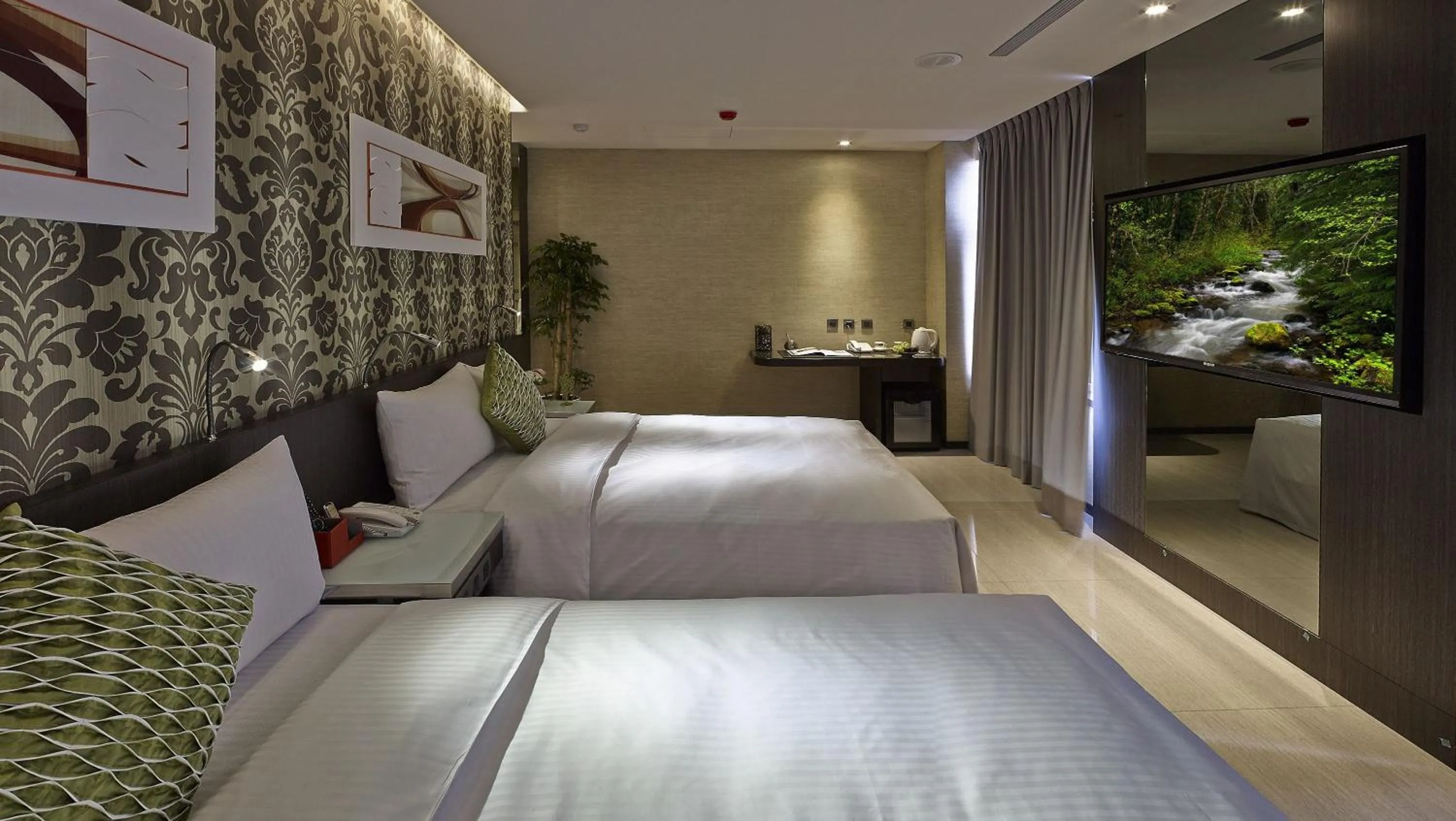 Photo of the whole room, Bed in Beauty Hotels Taipei - Hotel B7