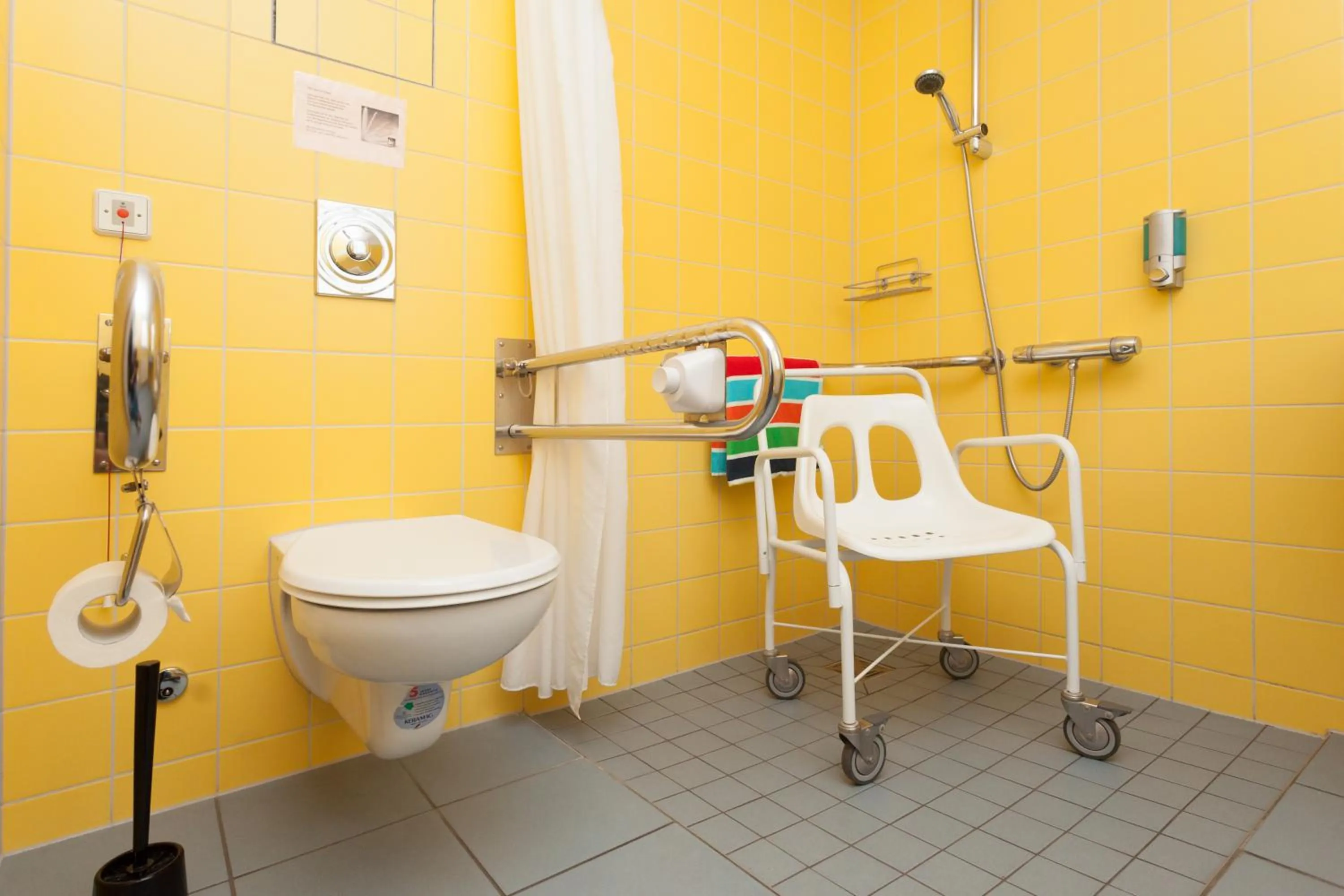 Bathroom in Hotel Mit-Mensch