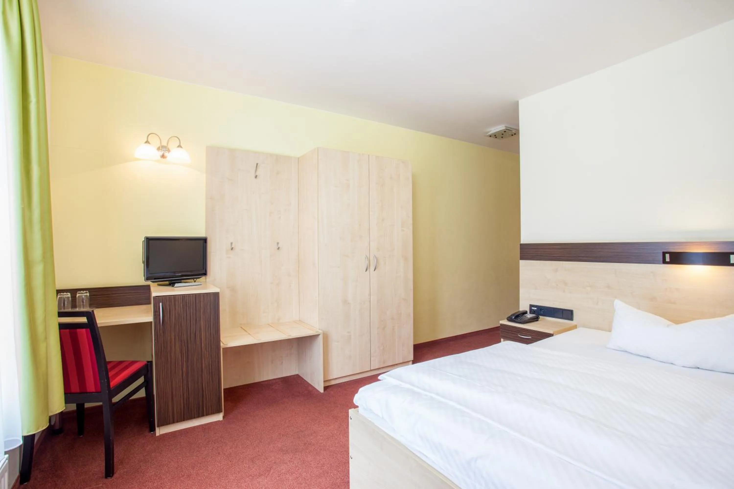 Bed in Hotel Mit-Mensch