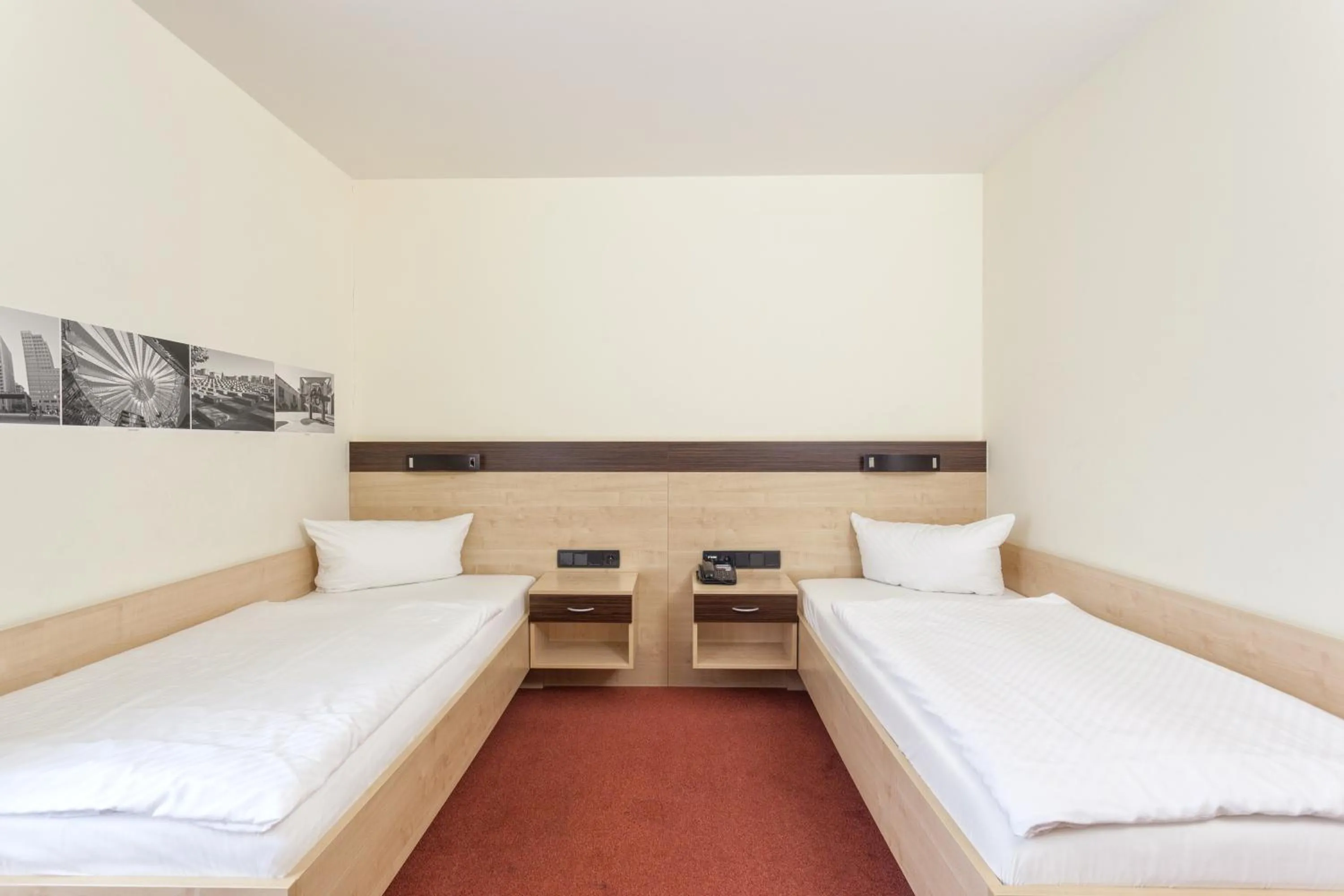 Bed in Hotel Mit-Mensch